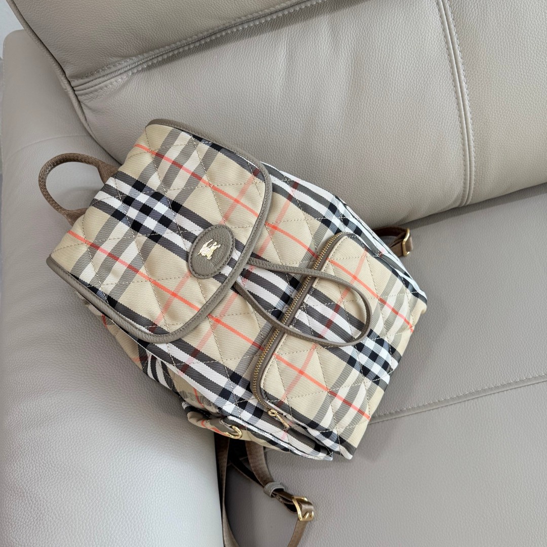 Burberry's soft and upright Horseshoe backpack draws inspiration from the elegance of the British countryside. Made of quilted nylon fabric with