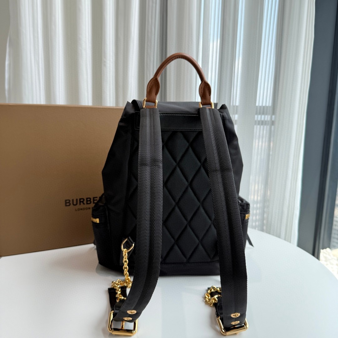 Burberry 22 x 14 x 33cm everyday
