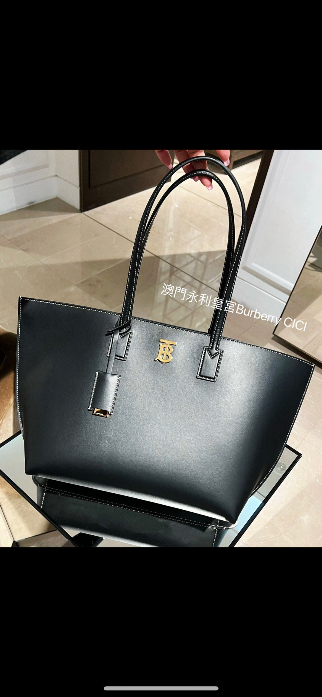 Bolso Burberry Imagen de la parte superior del cuerpo — photo 2