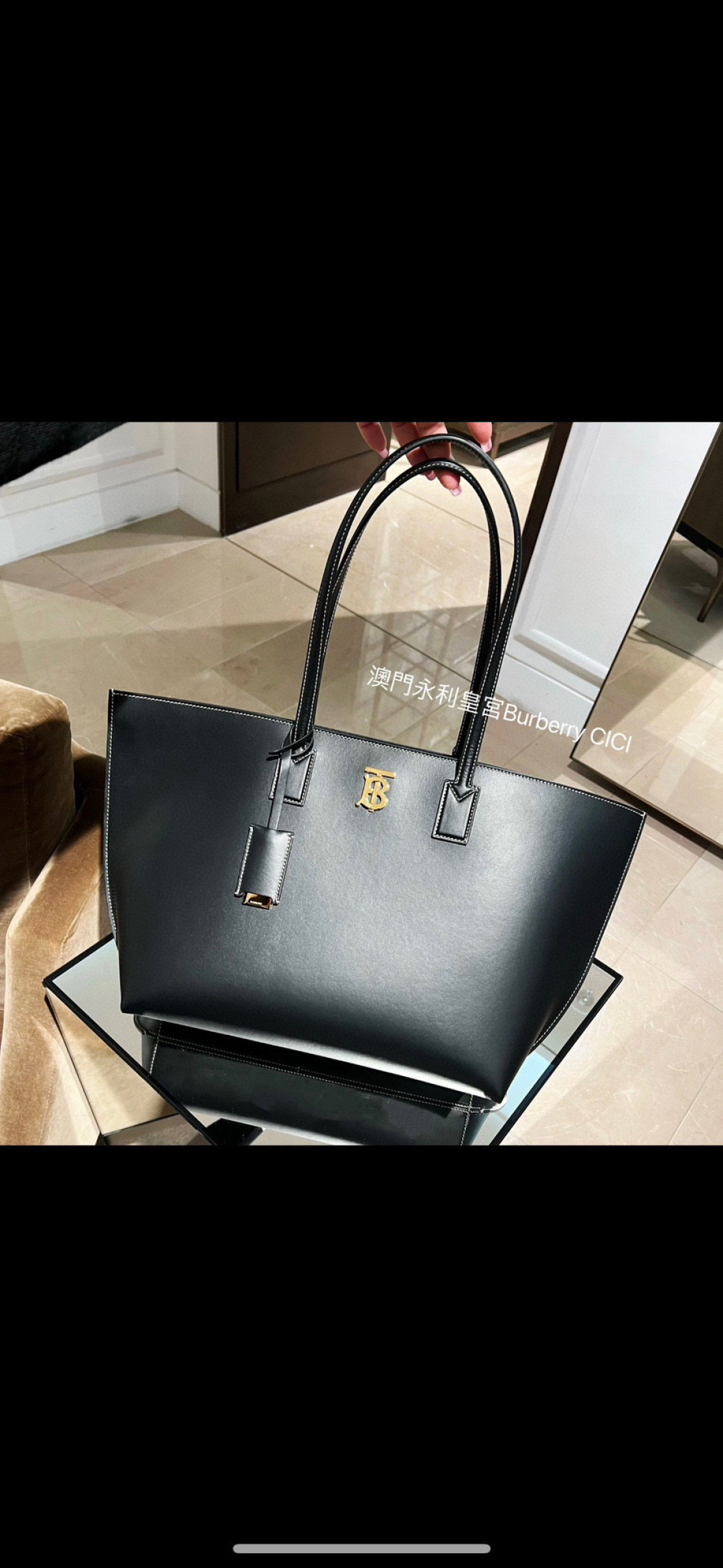 Bolso Burberry Imagen de la parte superior del cuerpo — photo 9