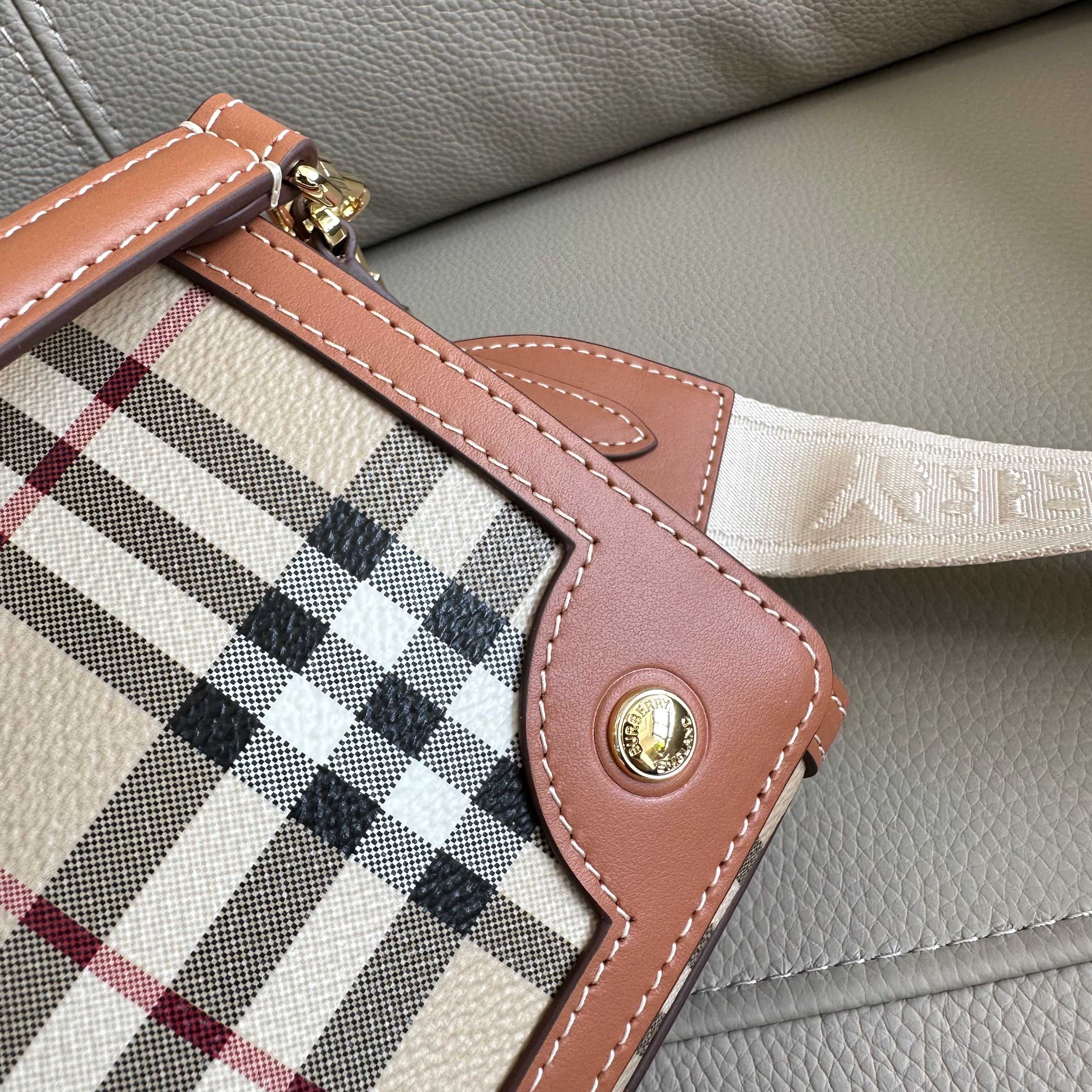 Burberry small everyday