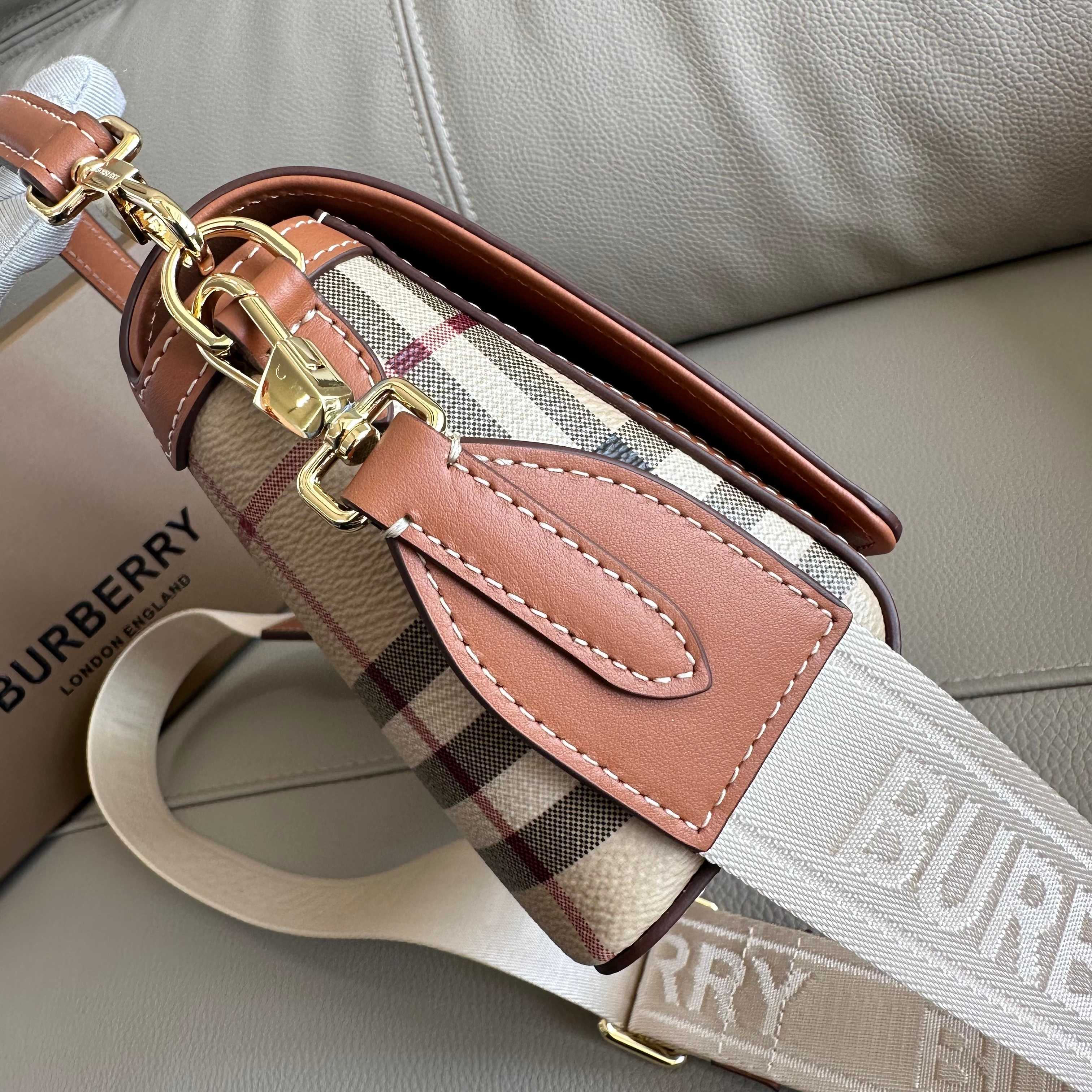 Burberry small everyday
