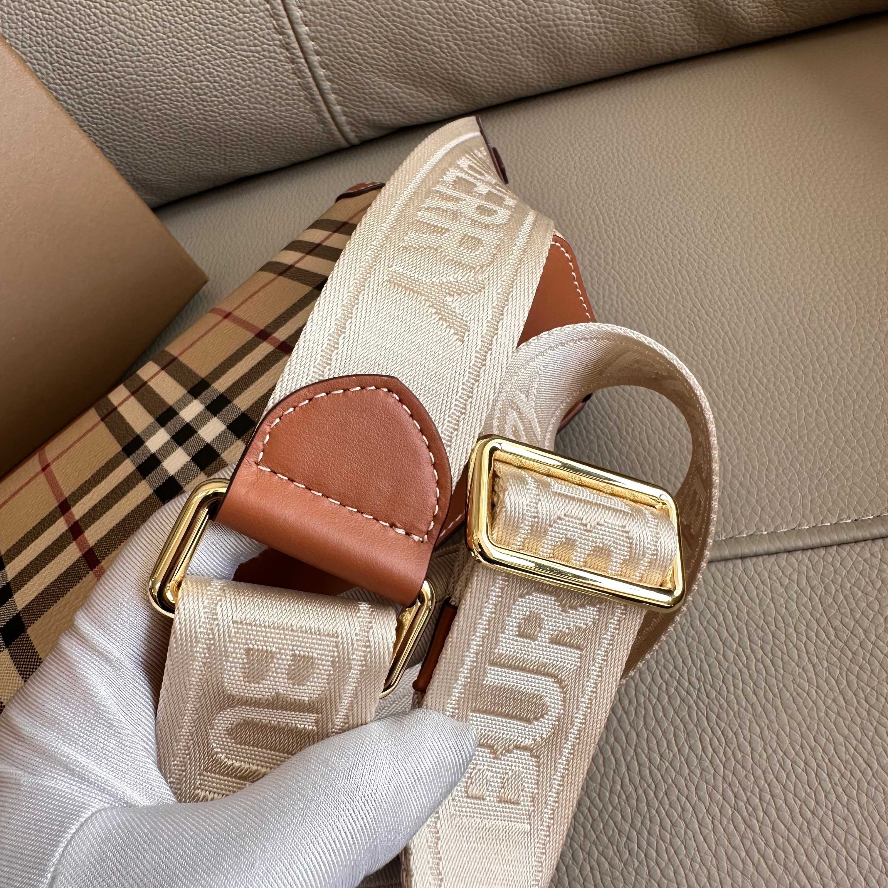 Burberry small everyday