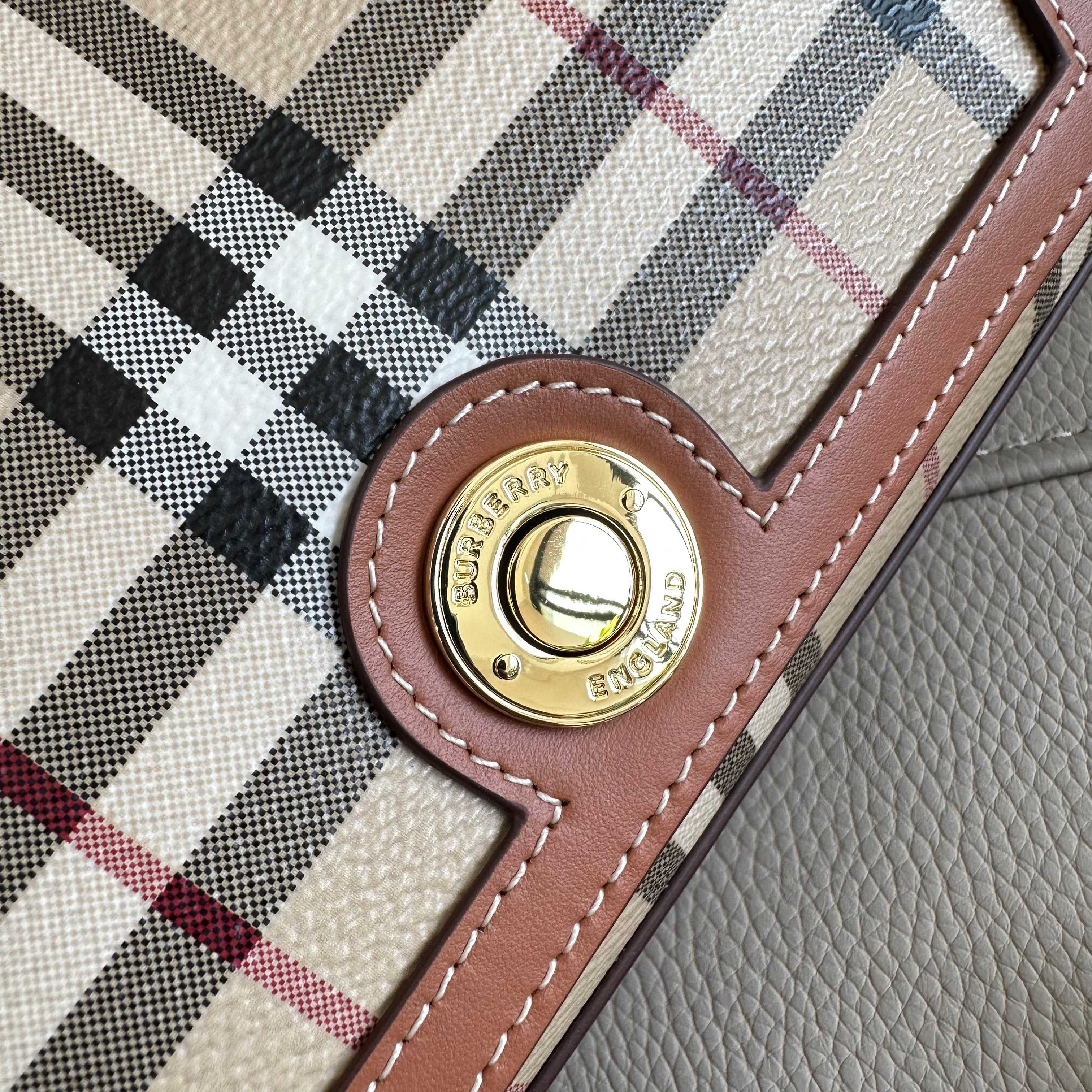 Burberry small everyday