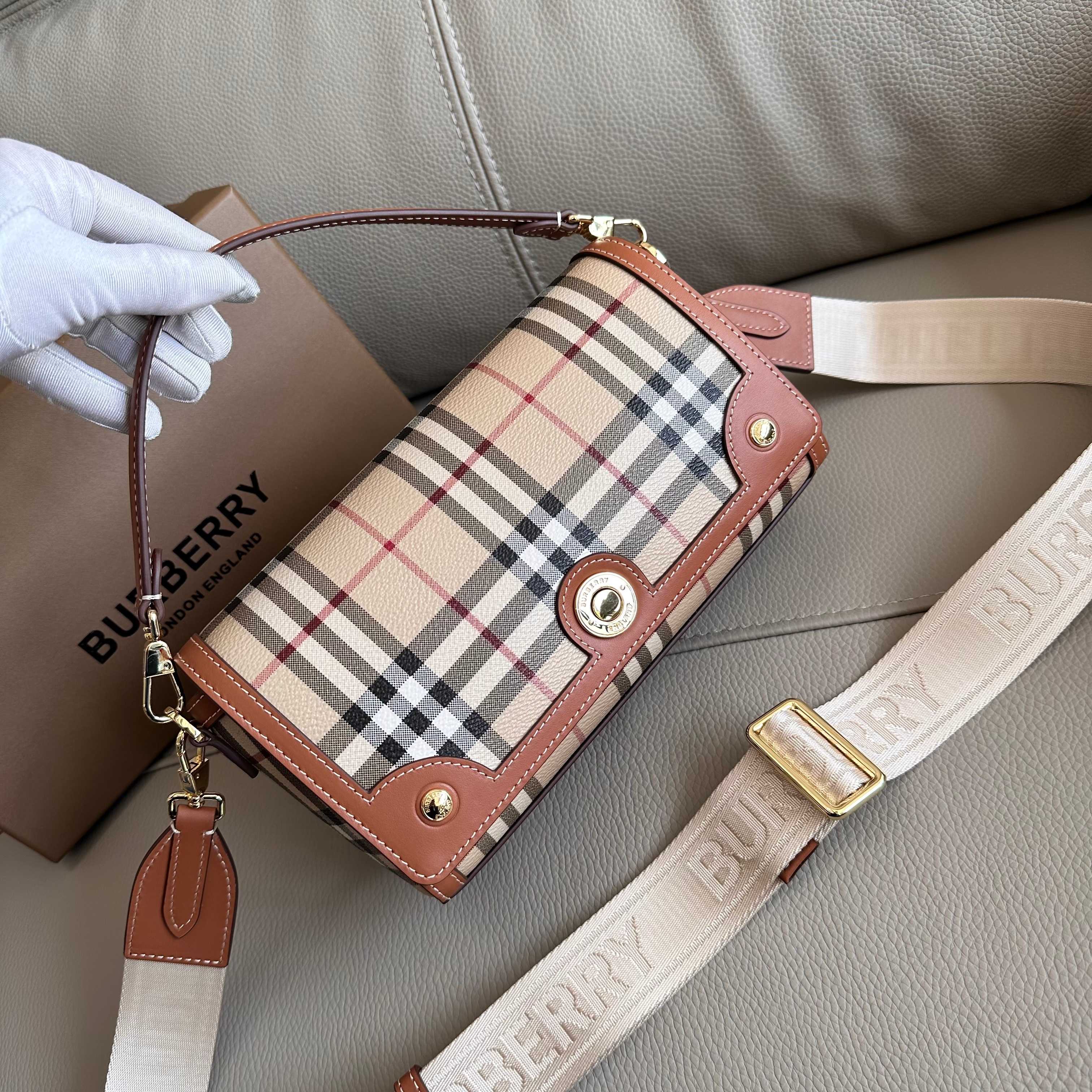 Burberry small everyday
