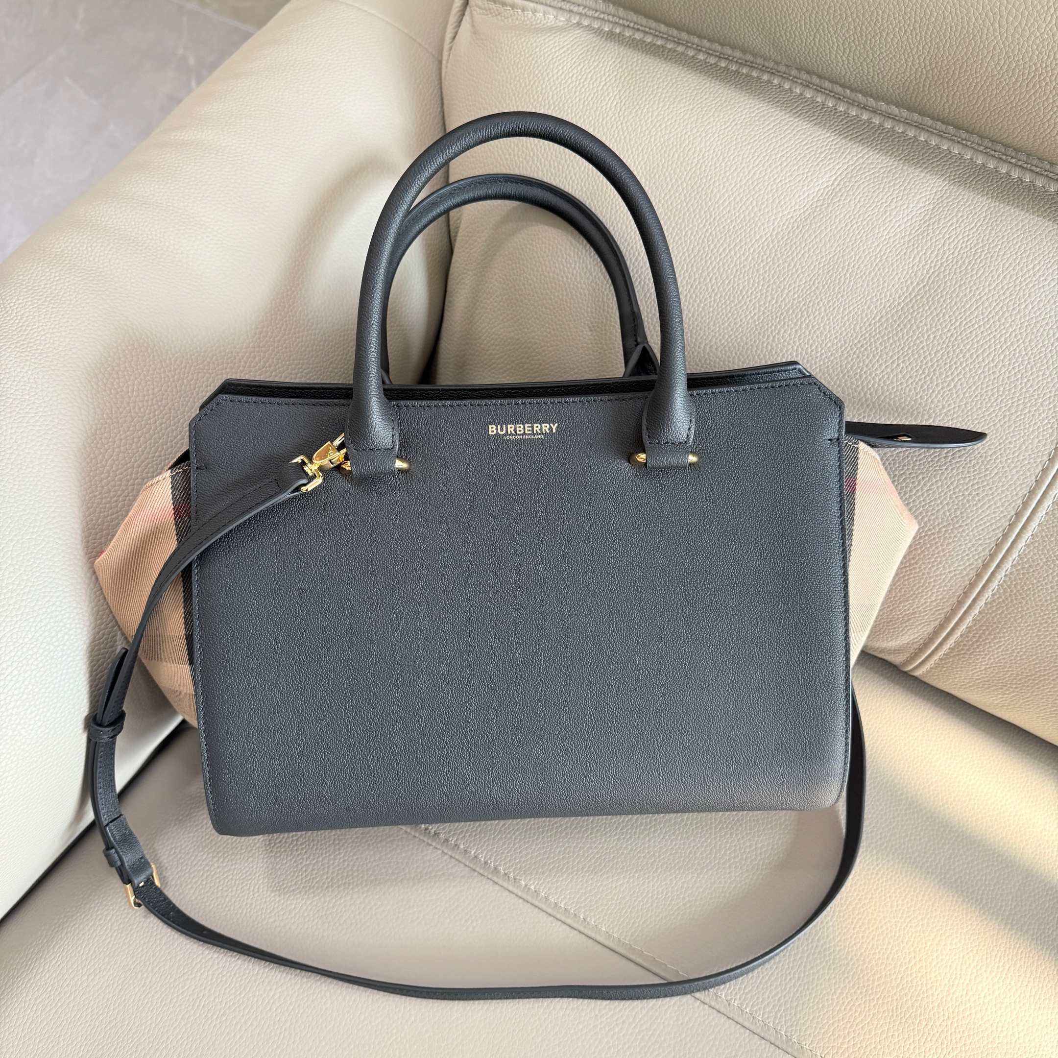 Burberry handbag crossbody bag, classic cotton plaid canvas and cowhide leather, bag zipper design, both sides can be folded and unfolded, multip