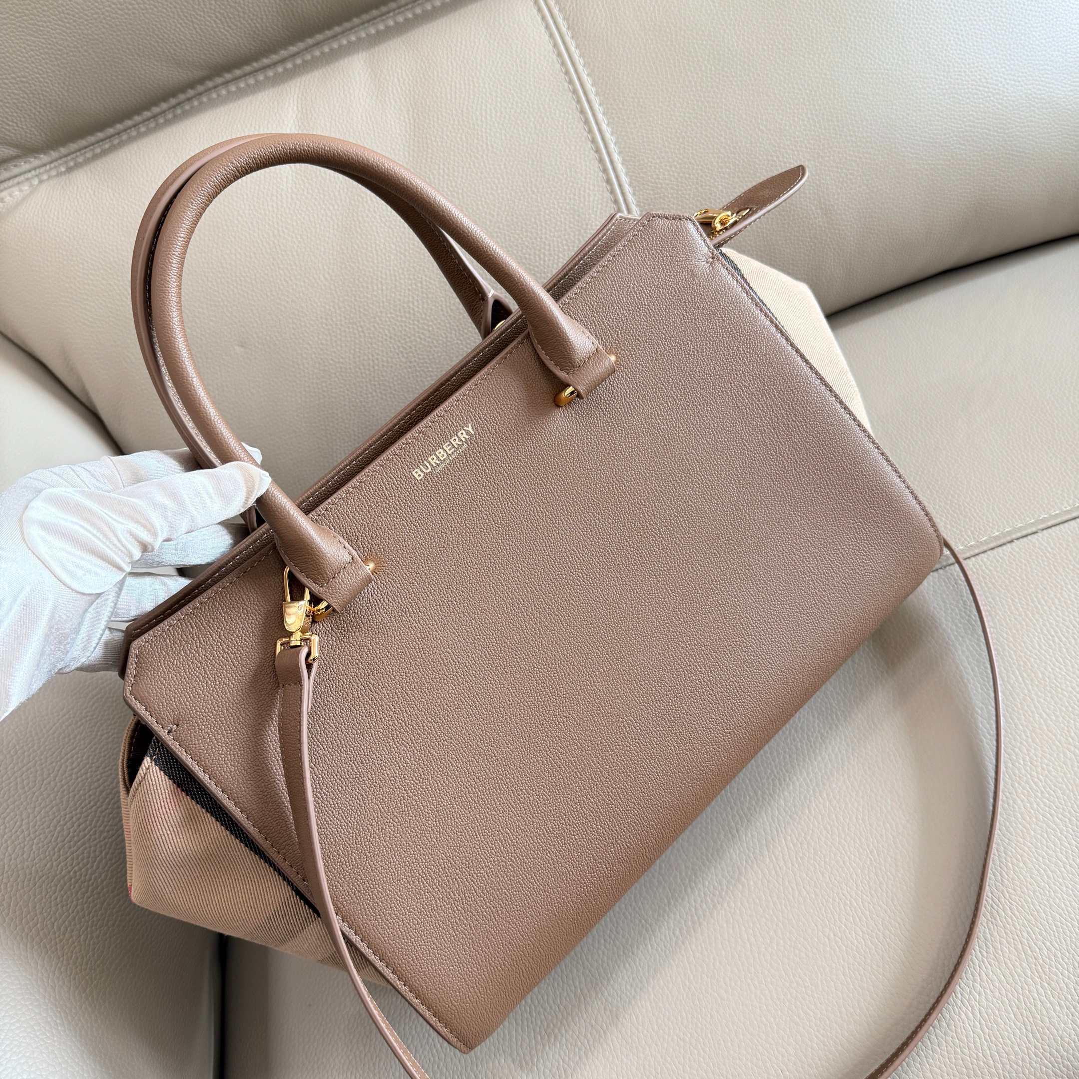 Burberry handbag crossbody bag, classic cotton plaid canvas and cowhide leather, bag zipper design, both sides can be folded and unfolded, multip