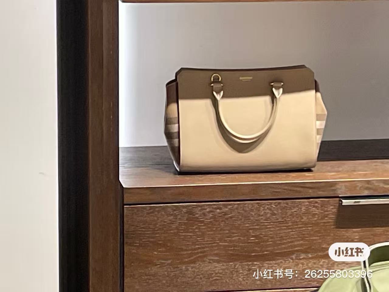 Burberry Upper body picture