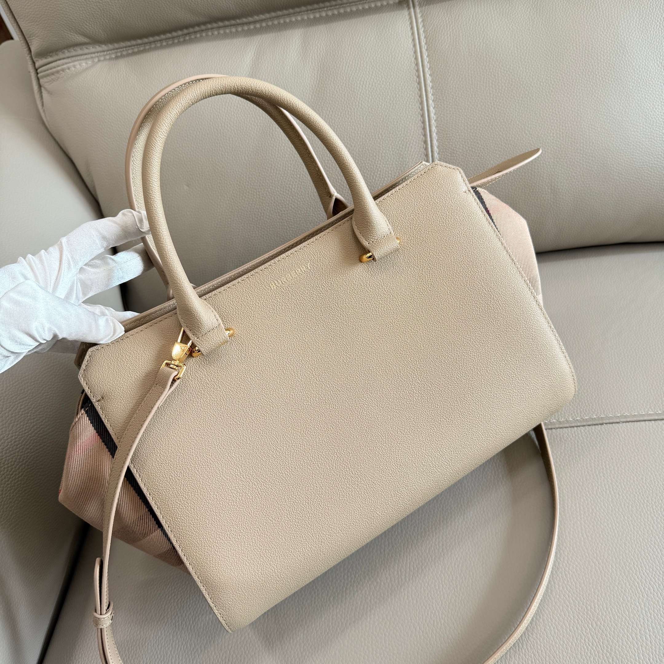 Burberry handbag crossbody bag, classic cotton plaid canvas and cowhide leather, bag zipper design, both sides can be folded and unfolded, multip