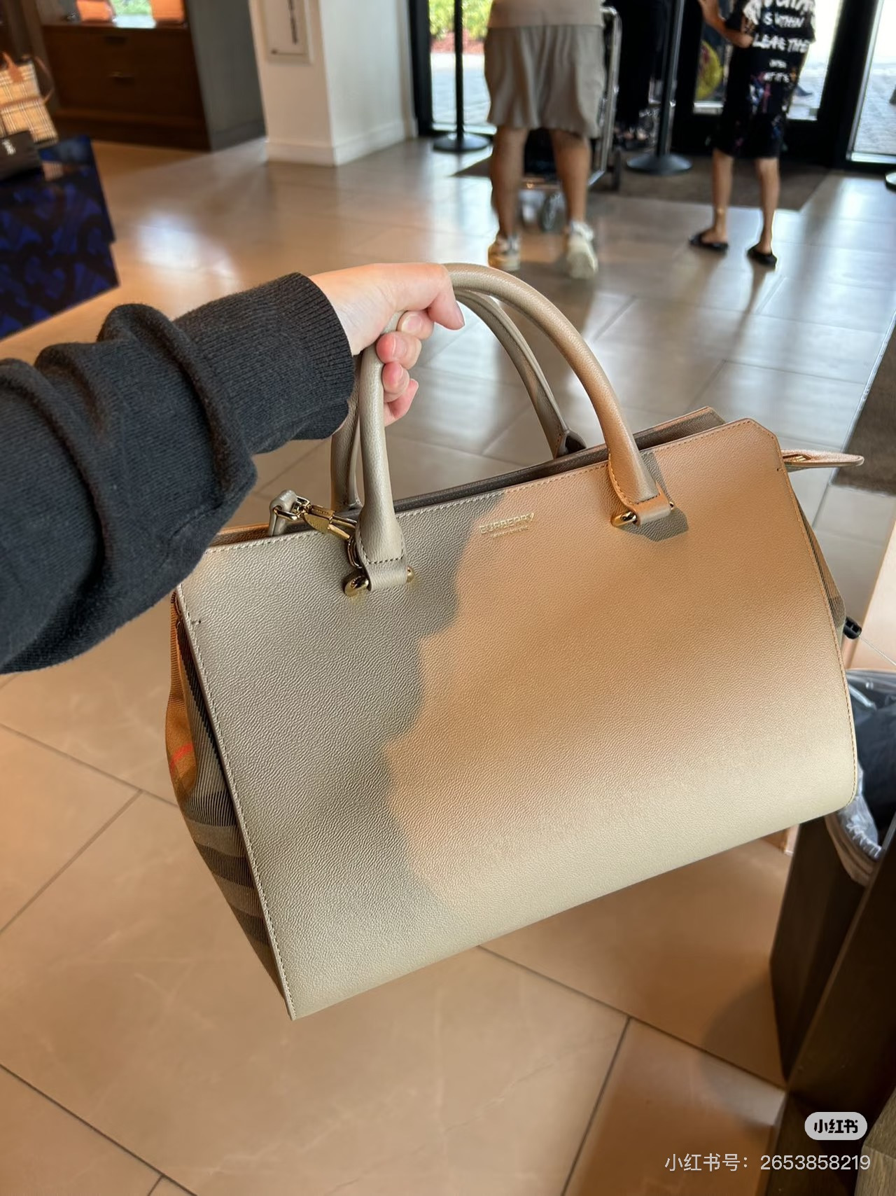 Burberry Upper body picture