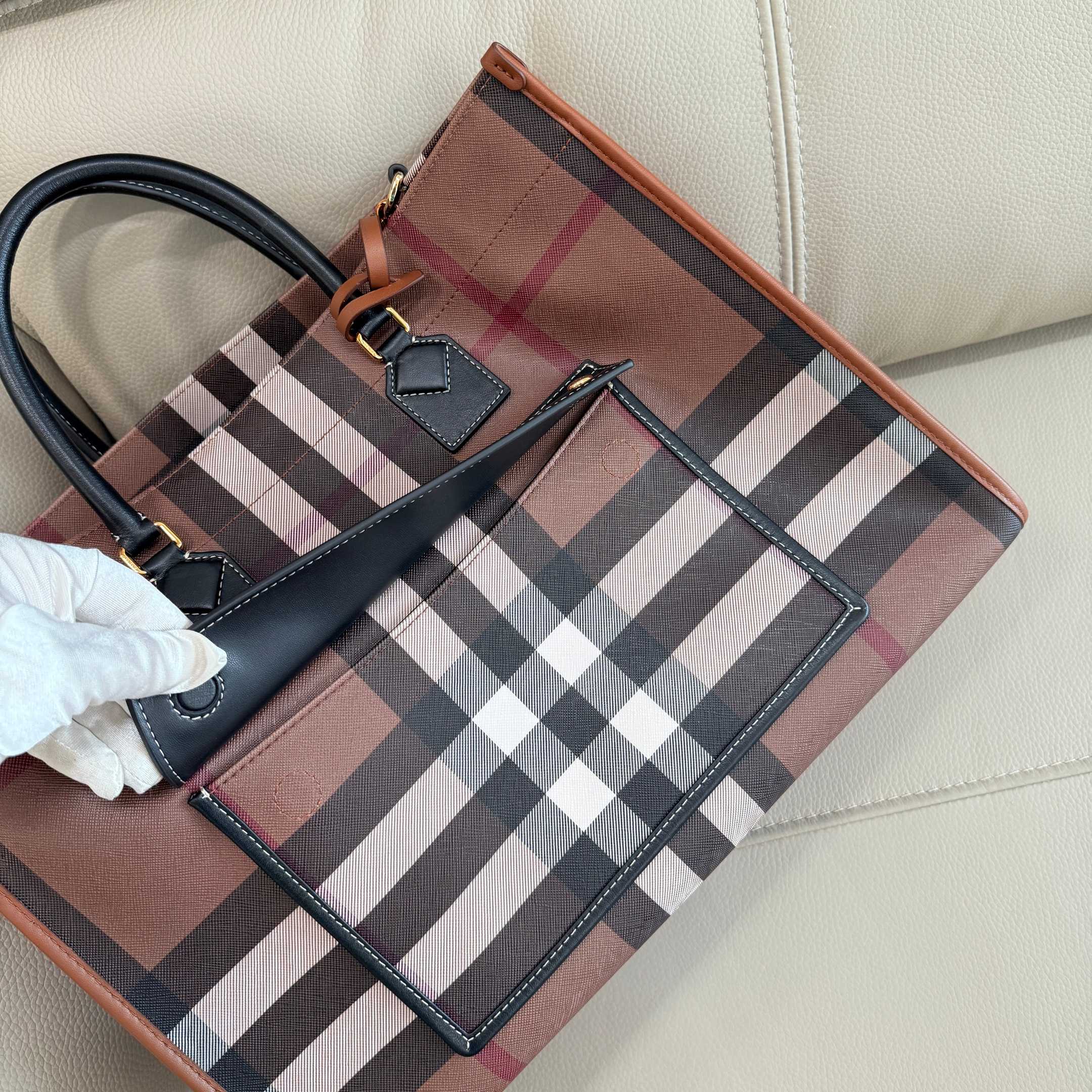 Burberry bag B's latest birch brown plaid tote bag, topstitched leather, adjustable cross-body strap, bio-based materials, waterproof, dirt-proof, wear-resistant — photo 4
