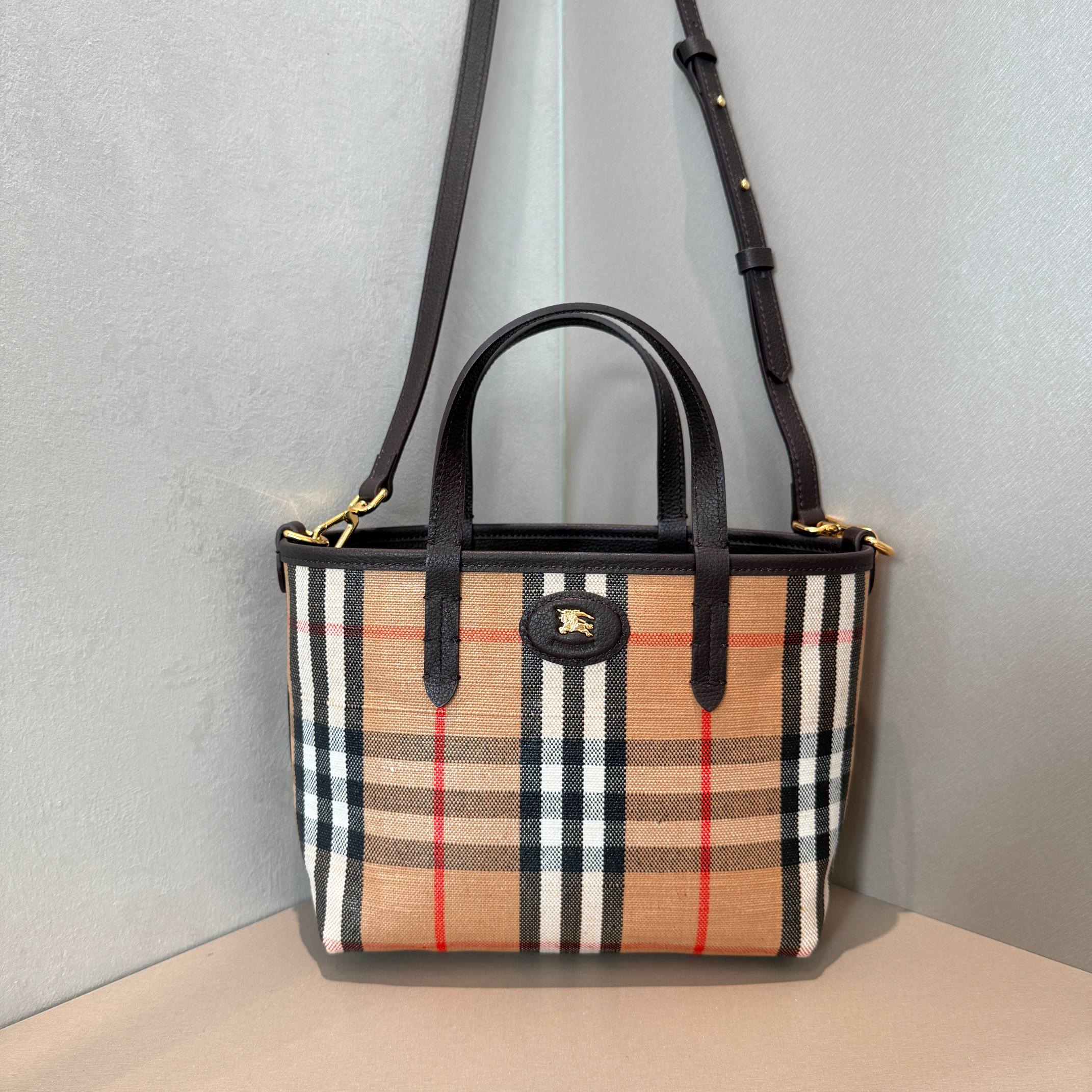 Burberry bag Reversible small tote — photo 3
