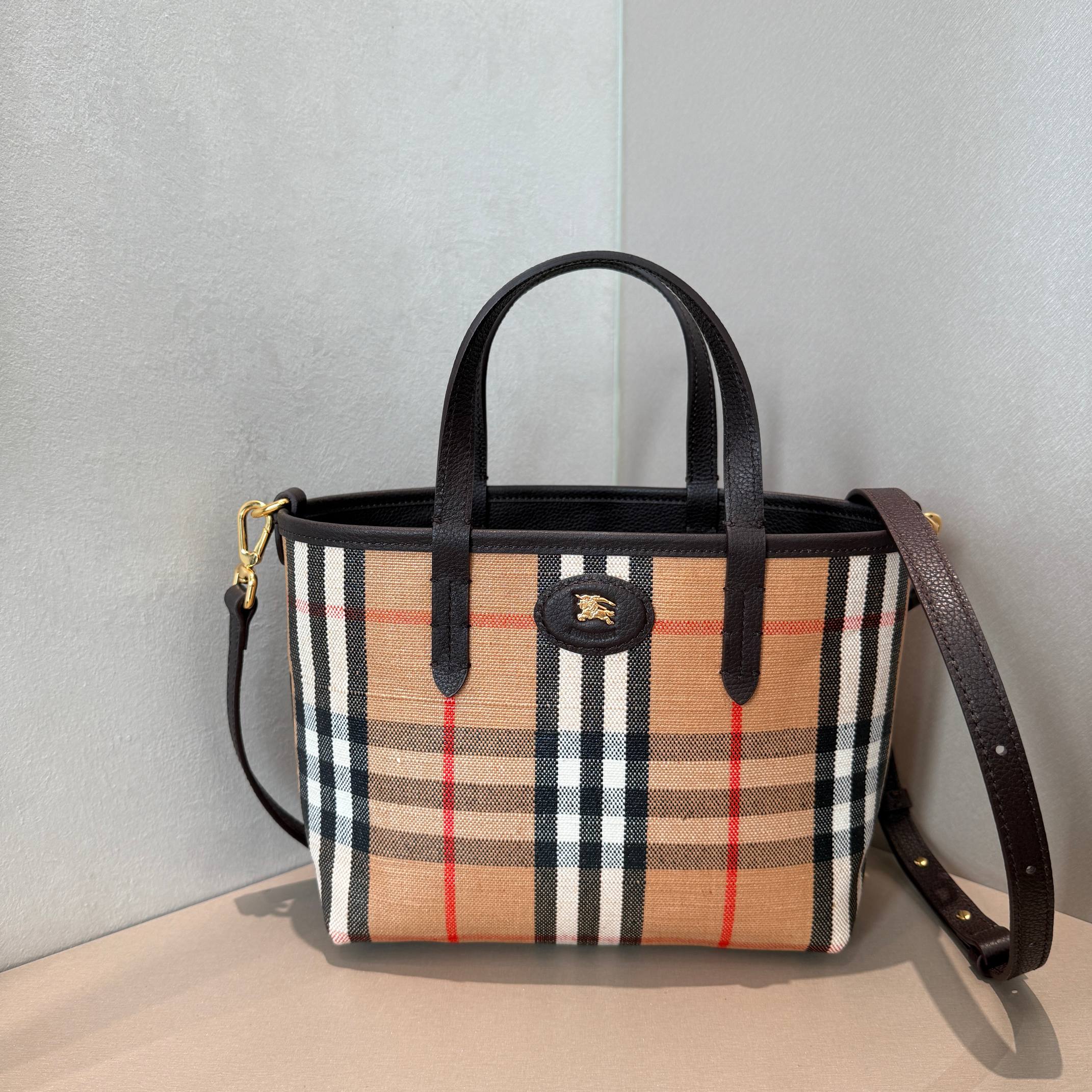 Burberry small everyday