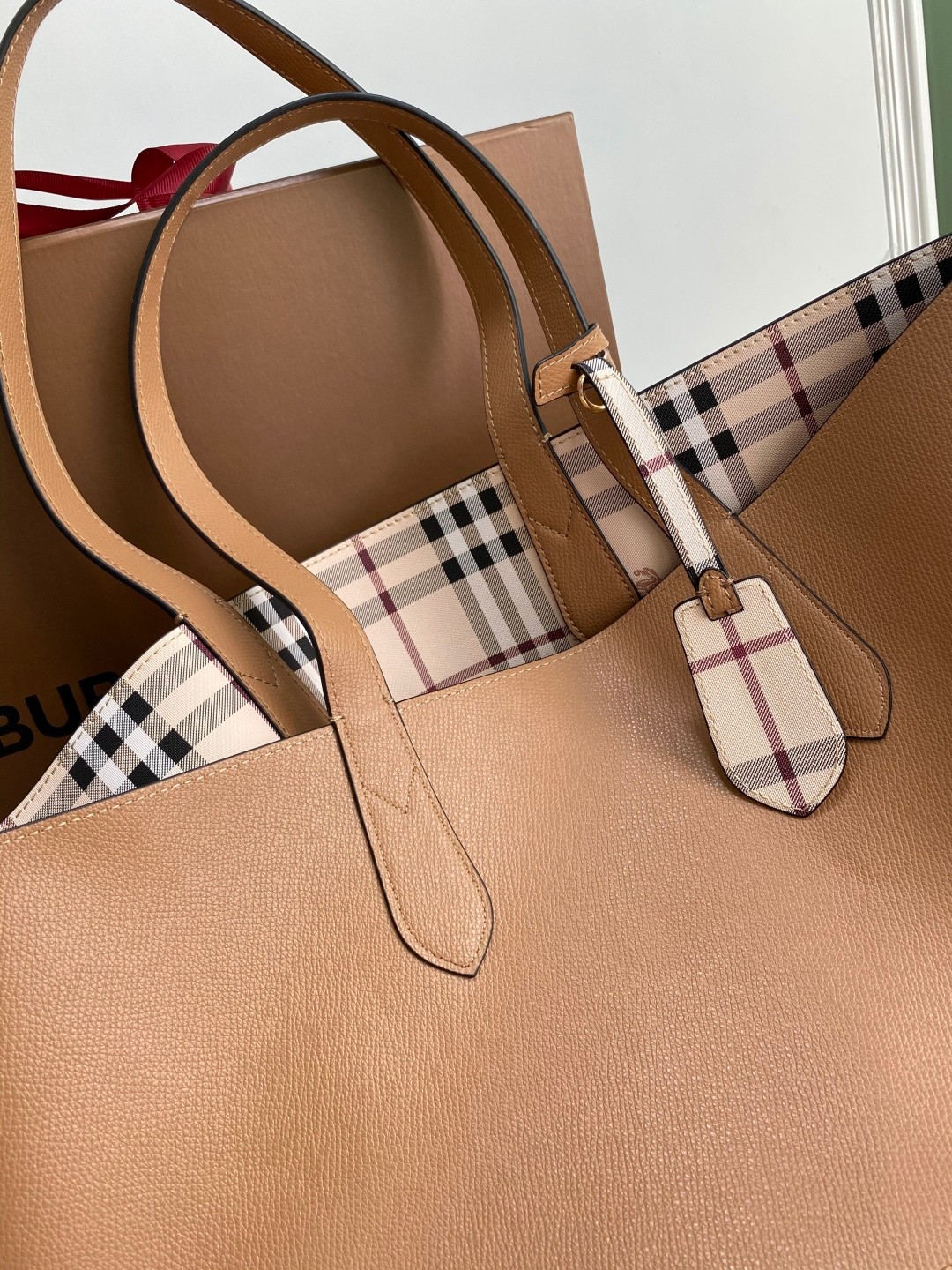 Burberry bag B's double-sided shopping bag, ample interior, dust bag included. Size: upper opening 46, lower opening 35, height 30, thickness 12 — photo 4