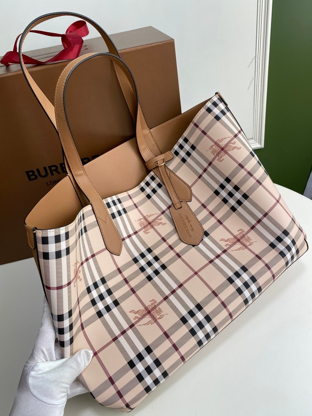 Burberry bag B's double-sided shopping bag, ample interior, dust bag included. Size: upper opening 46, lower opening 35, height 30, thickness 12 — photo 8