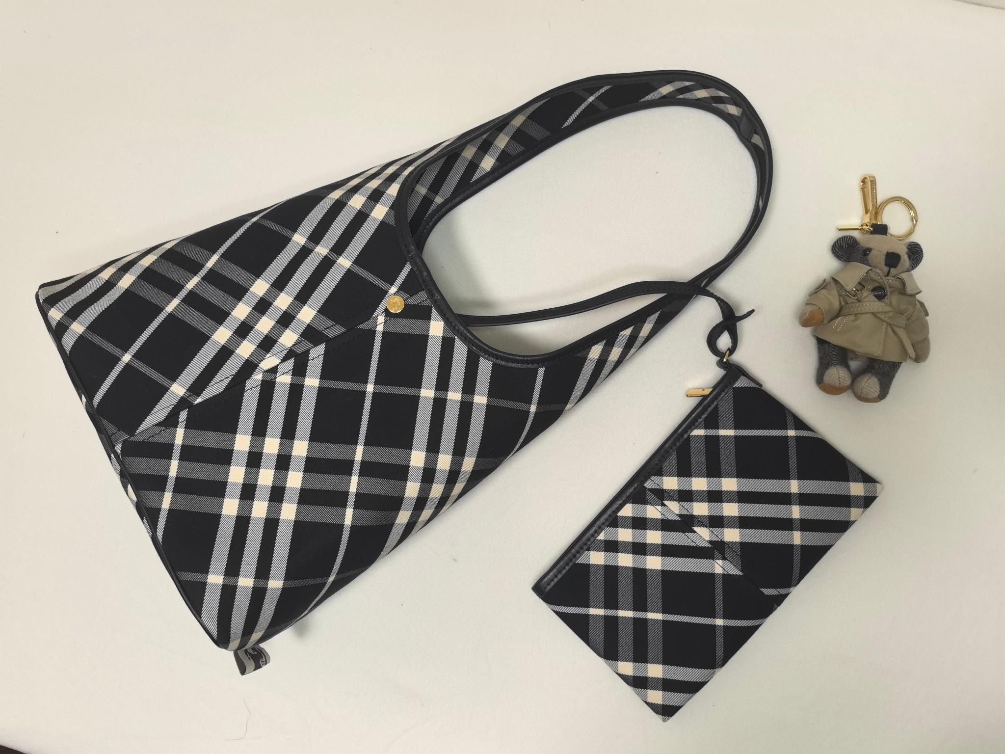 Burberry bag Hot style hobo bag small size Black stripes A soft and upright shoulder bag Exclusive purchase of authentic products and one-to-one reproduction — photo 3
