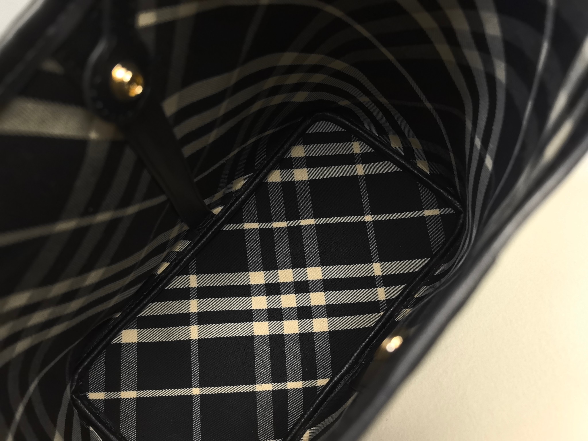 Burberry bag Hot style hobo bag small size Black stripes A soft and upright shoulder bag Exclusive purchase of authentic products and one-to-one reproduction — photo 6