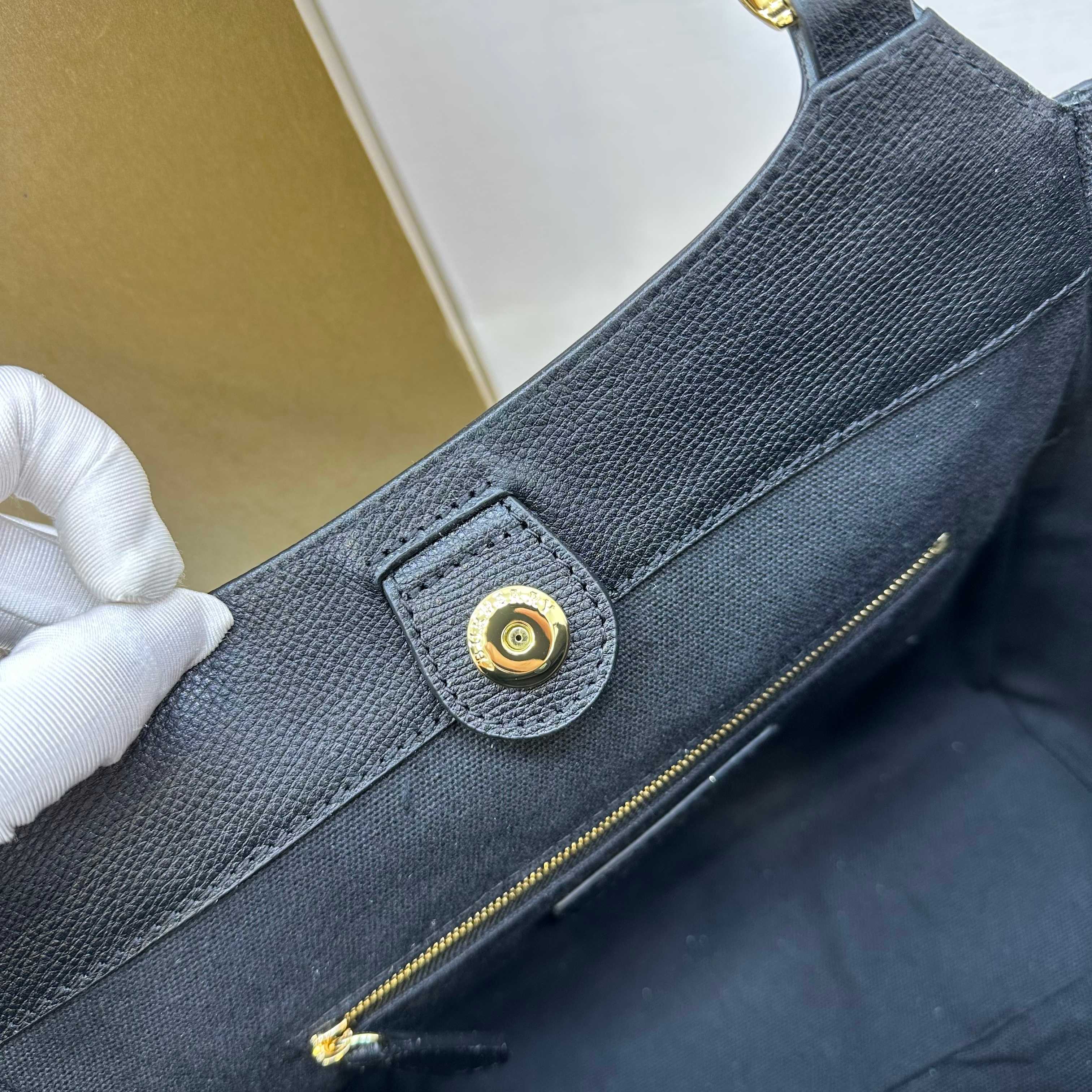Burberry bag B 「The Canter 」， ， House ， 。 。 26 x 15.5 x 29.5cm — photo 5