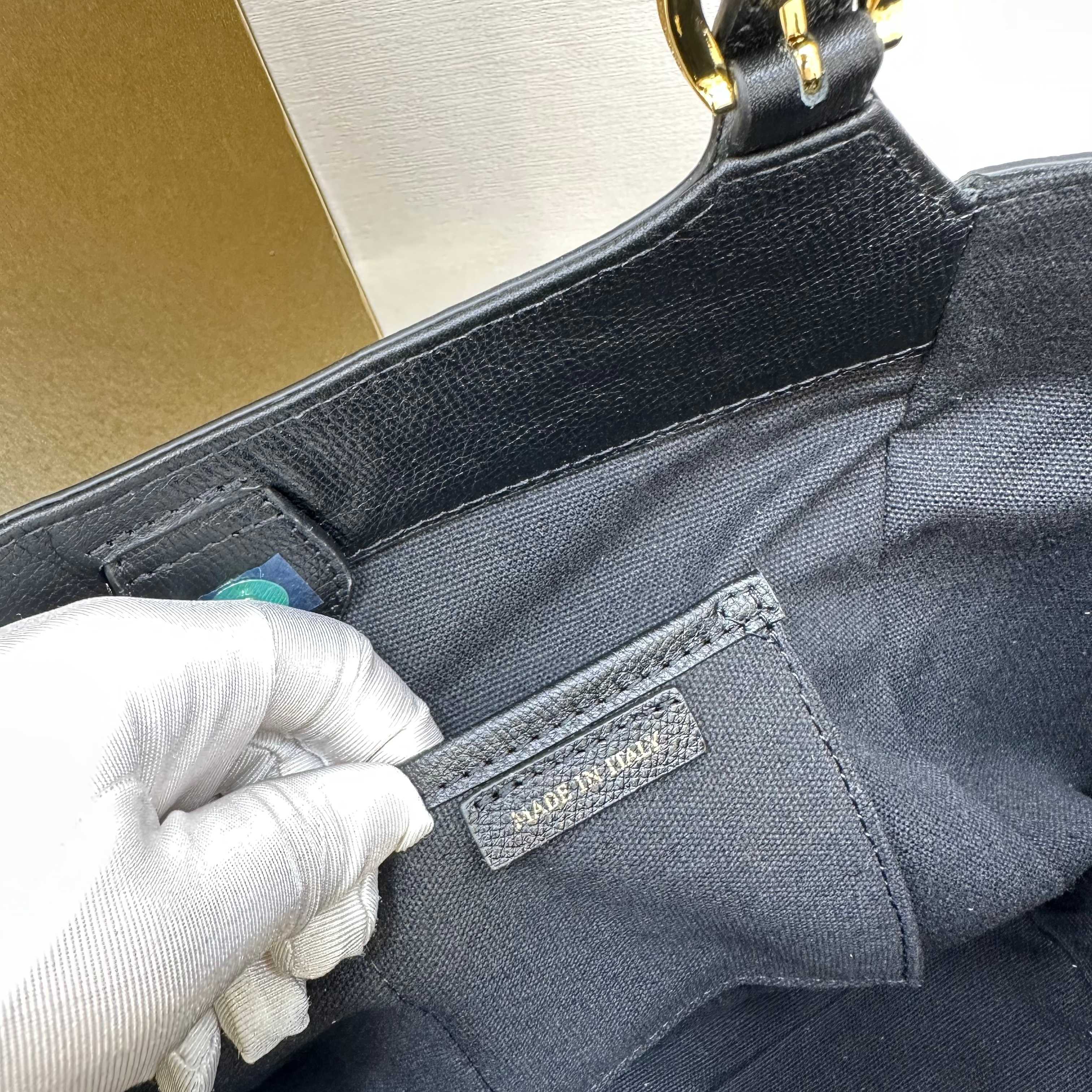 Burberry bag B 「The Canter 」， ， House ， 。 。 26 x 15.5 x 29.5cm — photo 7
