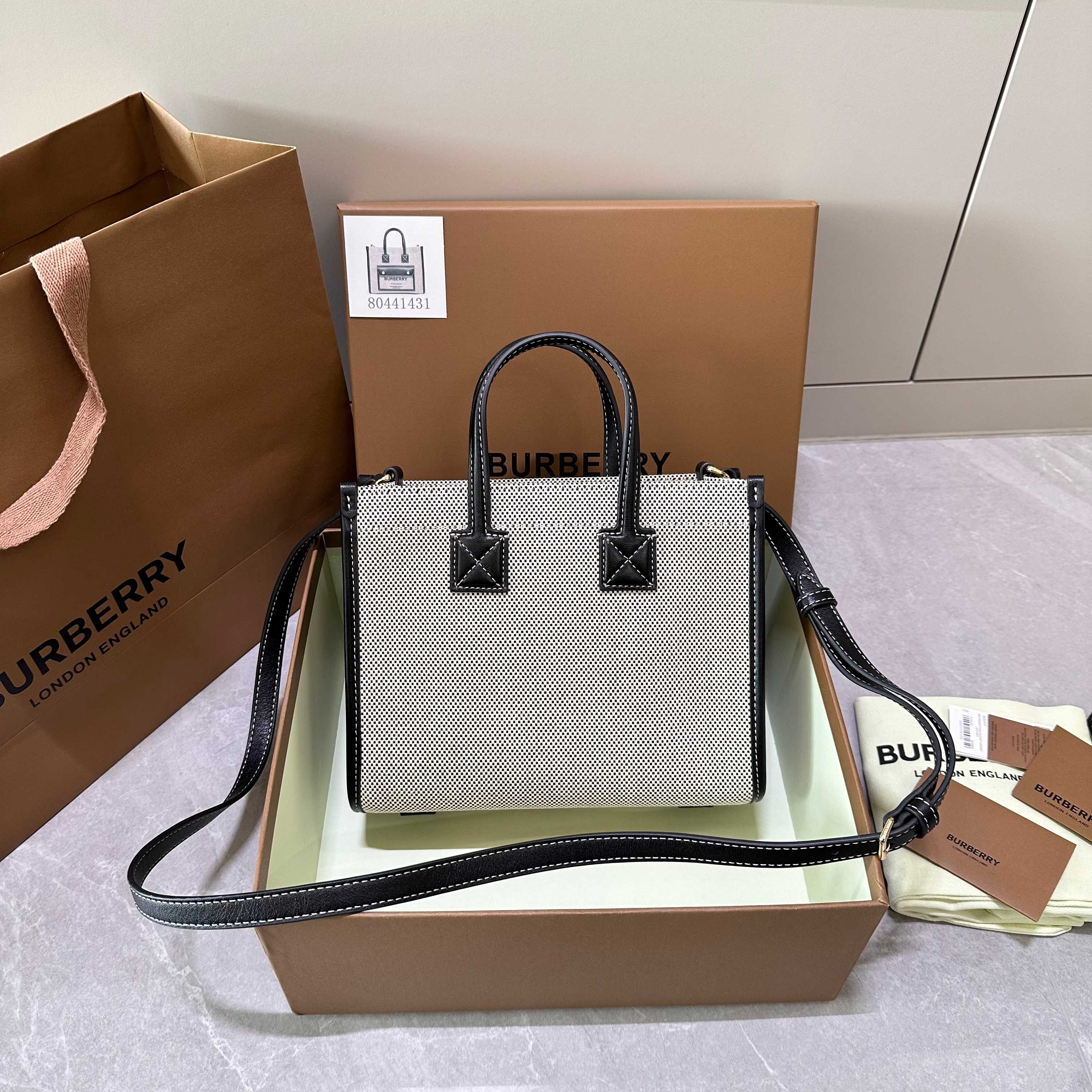 Burberry bag Picture packaging — photo 3