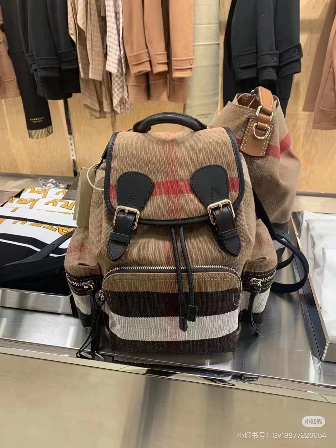 Borsa Burberry Immagine della parte superiore del corpo — photo 3