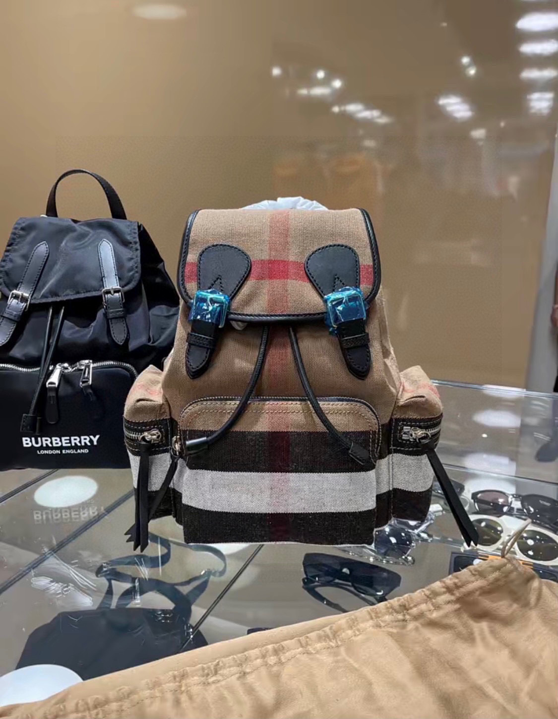Borsa Burberry Immagine della parte superiore del corpo — photo 5