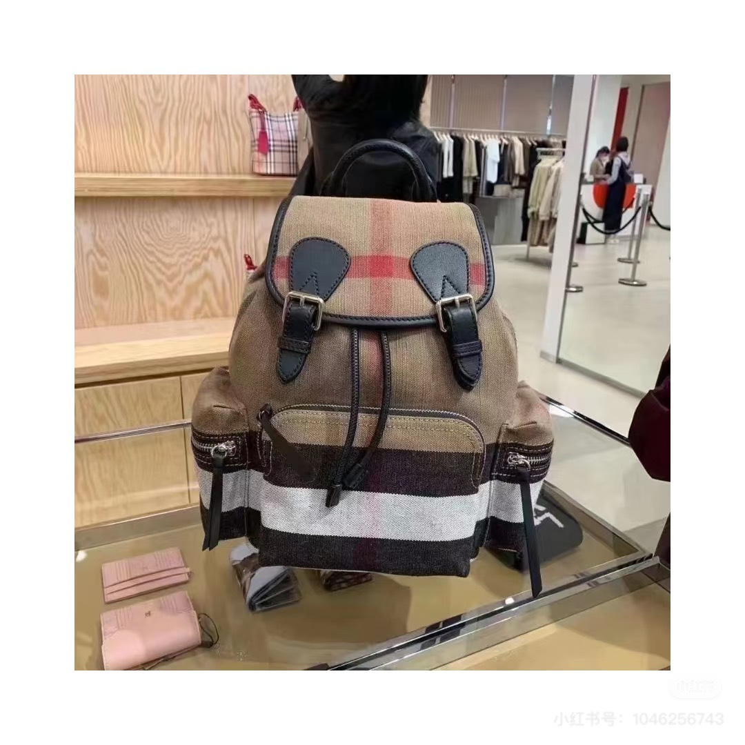 Borsa Burberry Immagine della parte superiore del corpo — photo 9