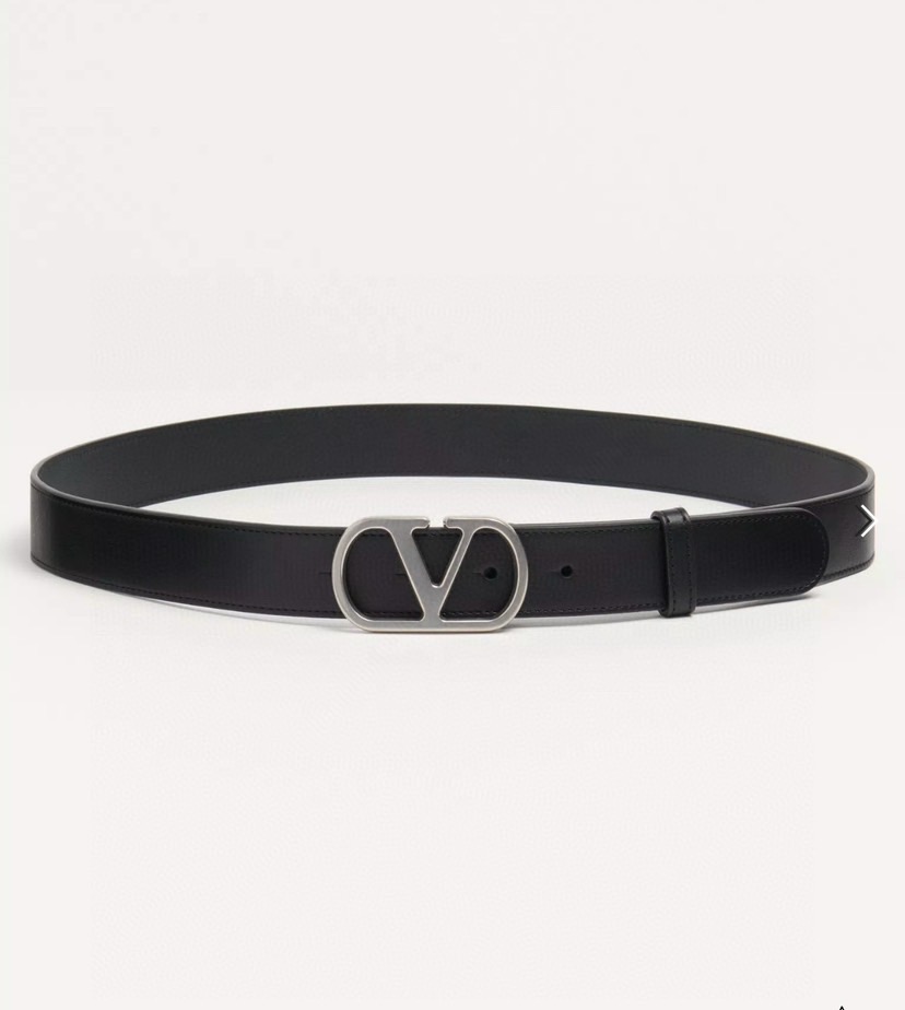 华伦家新款腰带这款皮革腰带于意大利🇮🇹精制而成，饰有“VLOGO”品牌字母，采用复古黄铜做旧效果处理VL