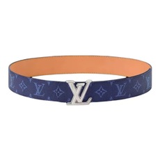LV Dimension Monogram Heritage 40毫米可翻转皮带证明,最难以忘怀的奢华时刻往往显得朴素。 LV Dimension Monogram Heritage 40毫米可翻转皮带证明,最难以忘怀的奢华时刻往往显得朴素。