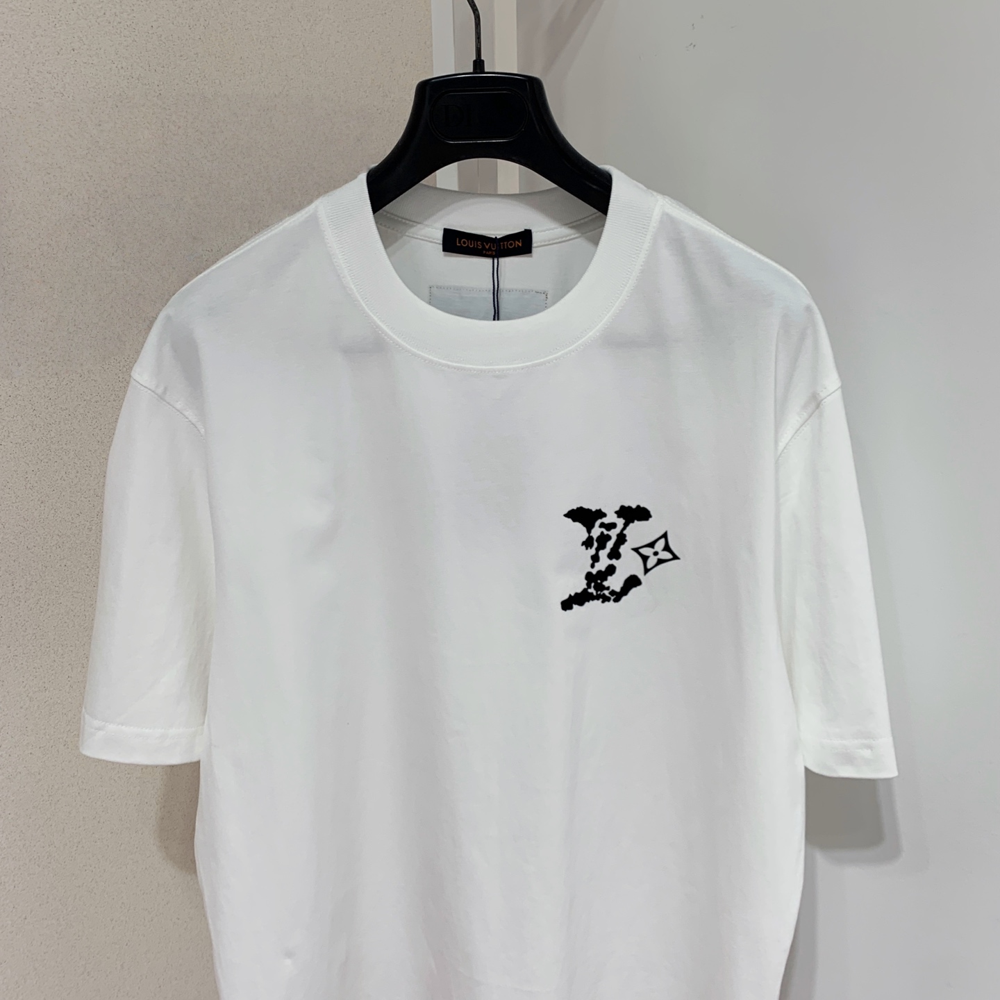 Louis Vuitton 2025 Summer T-Shirt: High-Quality Unisex Tee - Various Sizes 3 i1748365324813 8993 0 1