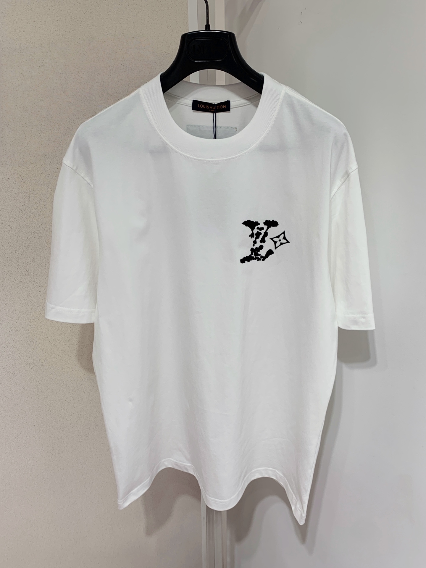 Louis Vuitton 2025 Summer T-Shirt: High-Quality Unisex Tee - Various Sizes 2 i1748365326115 6894 0 0