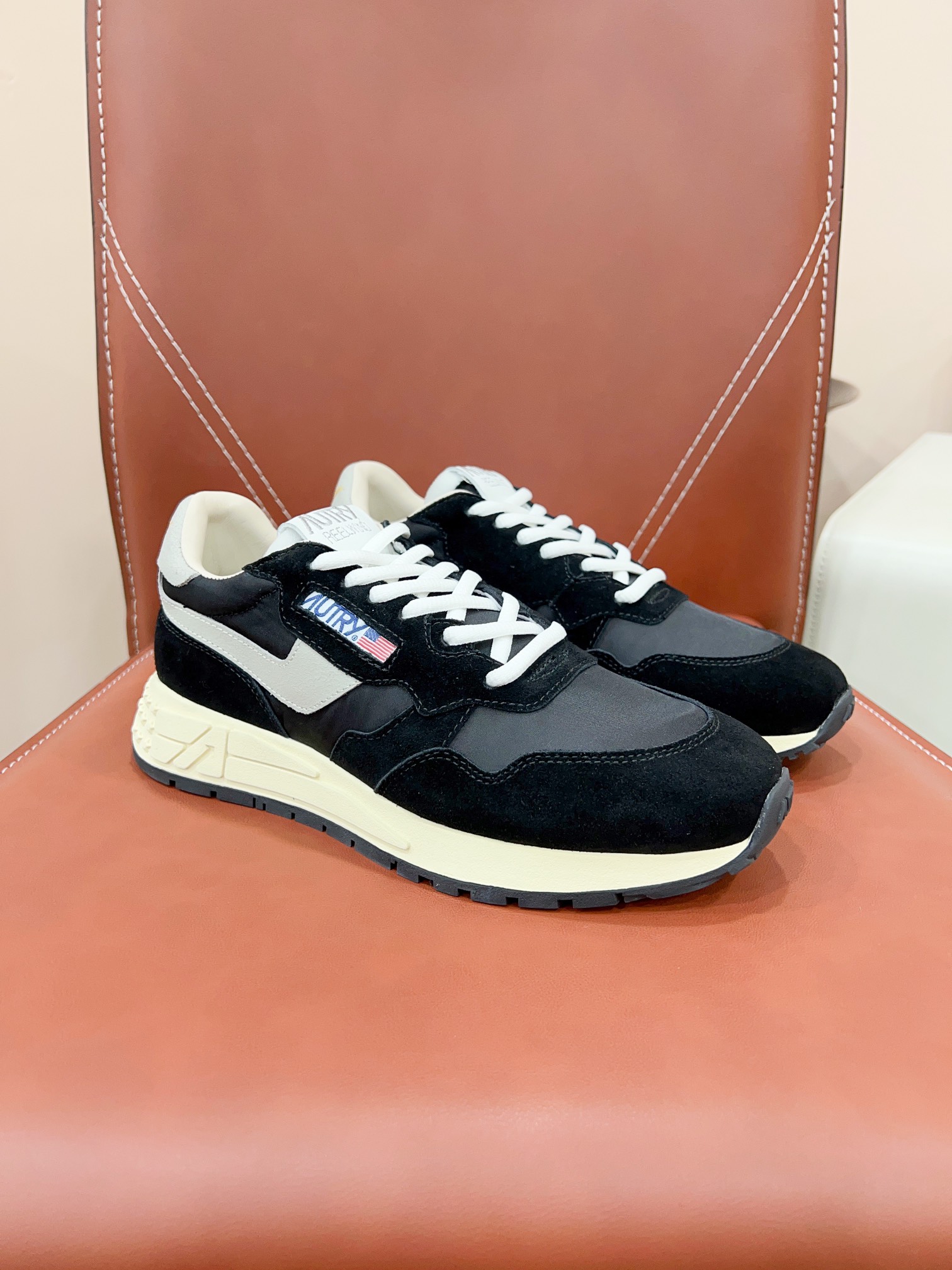 NO:493753,Certified niche brand Autry white shoes liglio are on the shelves and are very popular. The official counter website is out of stock. Autry white shoes are super retro and versatile. Korean style, European and American style. You can match daily with everyday matches. Now the doctors' ck is this pair of autry. This pair of autry is also one of the best sneakers for many celebrities and doctors to grow grass. Get it quickly and get the most popular autry sneakers! Zhang Zhuxuan's same style! 35-45: Extreme cost-effectiveness, no bargaining., casual shoes/sneakers, sneakers19860909已认证  小众品牌 autry小白鞋liglio全面上架火爆,专柜官网断码断货, autry小白鞋超级复古百搭好看韩国风欧美风日常搭配都可现在博士们的ck是这双autry也是众多明星博士们种草的最佳运动鞋之一赶快get、最抢手autry运动鞋!张主萱同款! 35-45 :  极致性价比,不议价.,休闲鞋/运动鞋,sneakers,Women's Shoes