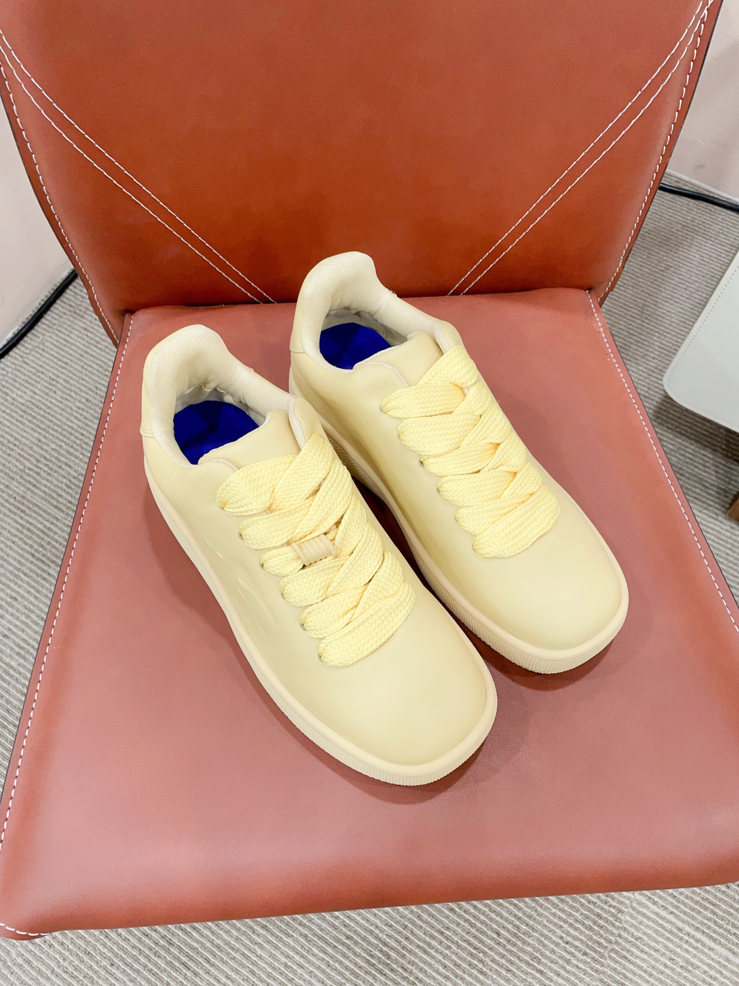 Burberr* 24-Year-Old Retrospect Shoegirls’ Sports Boards – Certified 2024s New - 图片 2