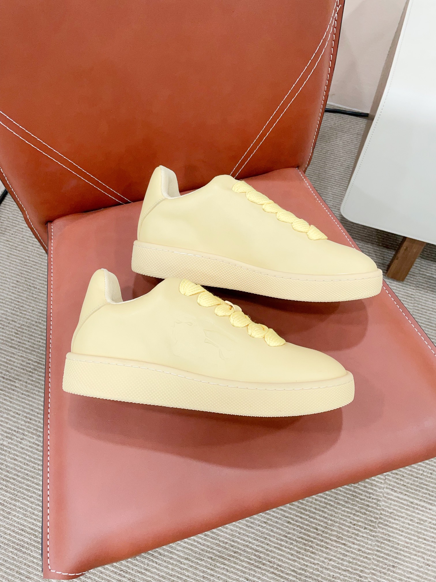 Burberr* 24-Year-Old Retrospect Shoegirls’ Sports Boards – Certified 2024s New - 图片 3