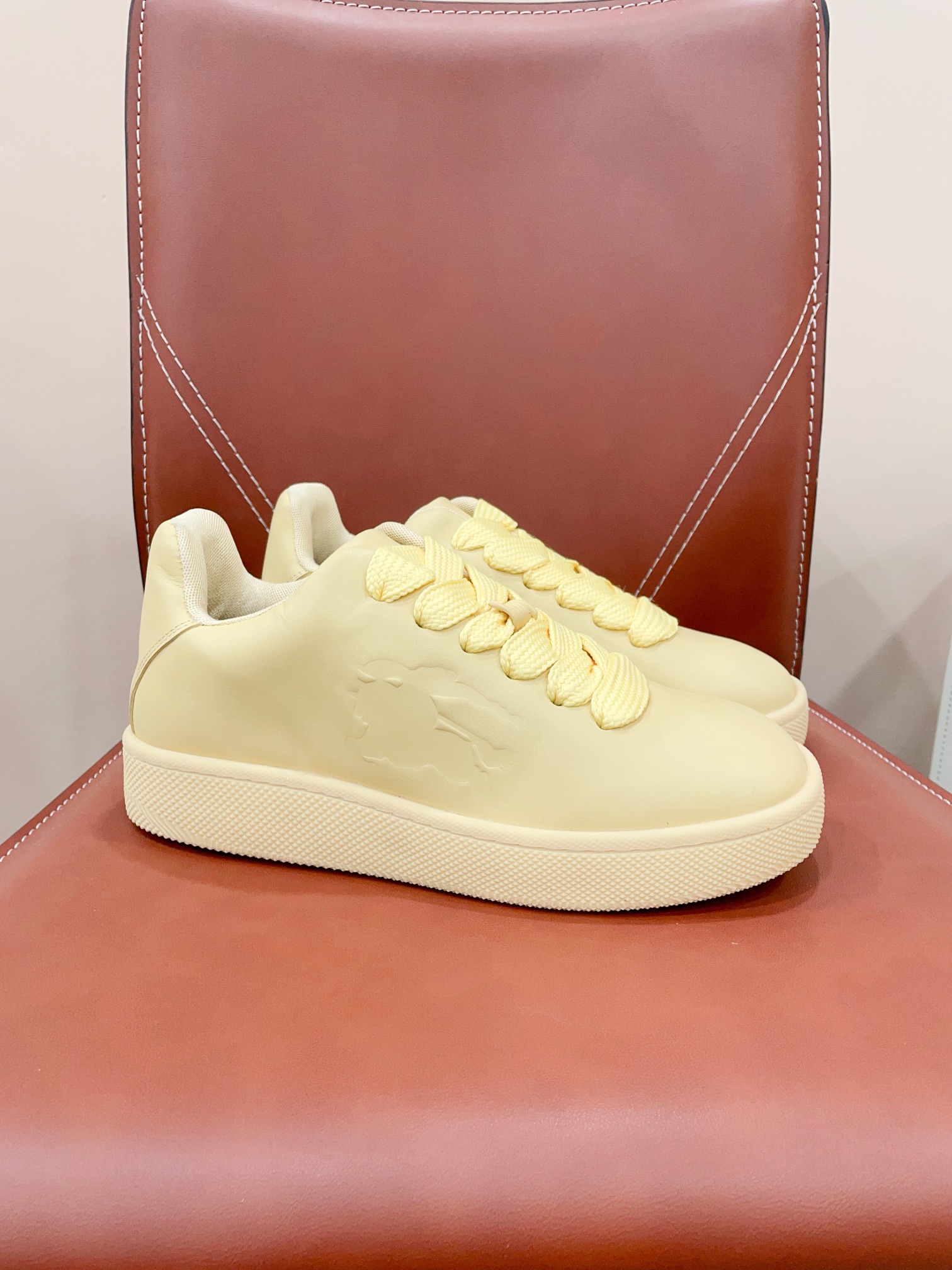 Burberr* 24-Year-Old Retrospect Shoegirls’ Sports Boards – Certified 2024s New - 图片 1