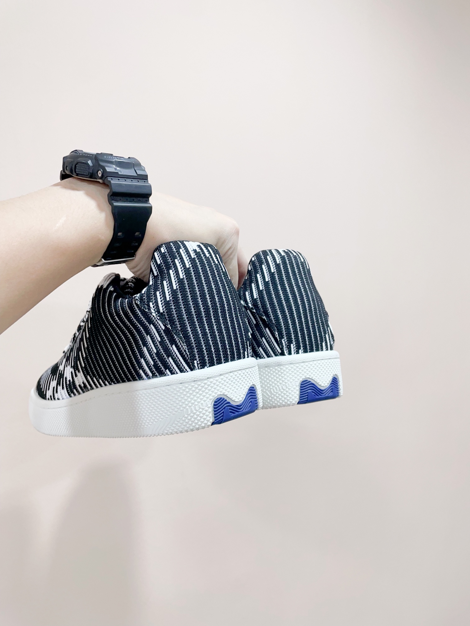 Burberr* 24-Year-Old Retrospect Shoegirls’ Sports Boards – 2024 Certification - 图片 9