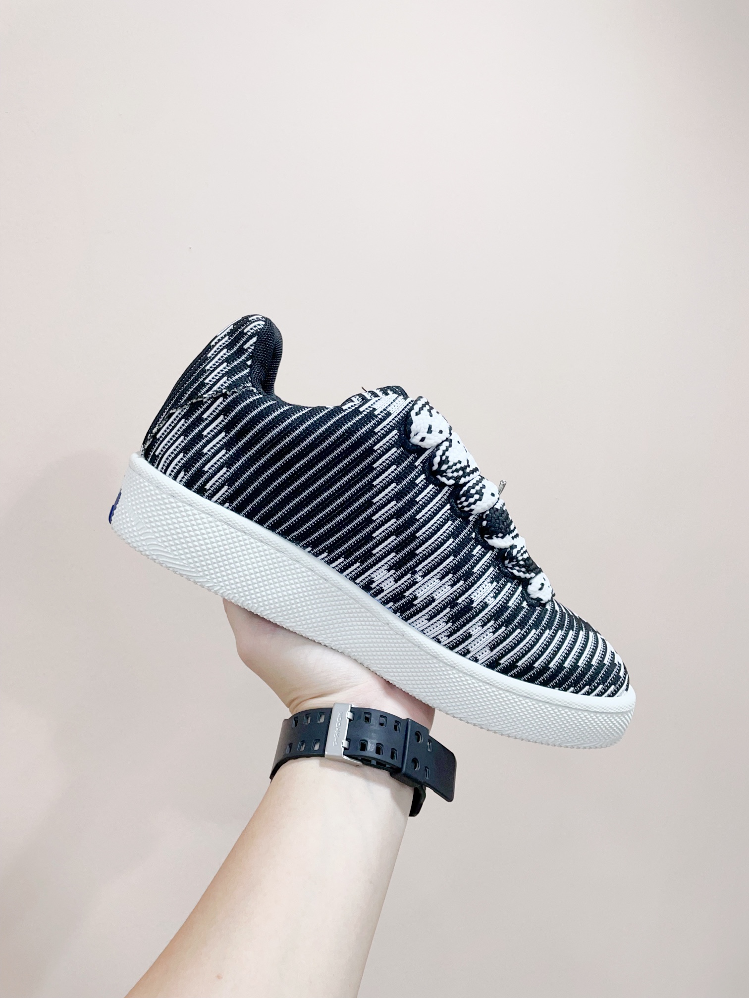 Burberr* 24-Year-Old Retrospect Shoegirls’ Sports Boards – 2024 Certification - 图片 6