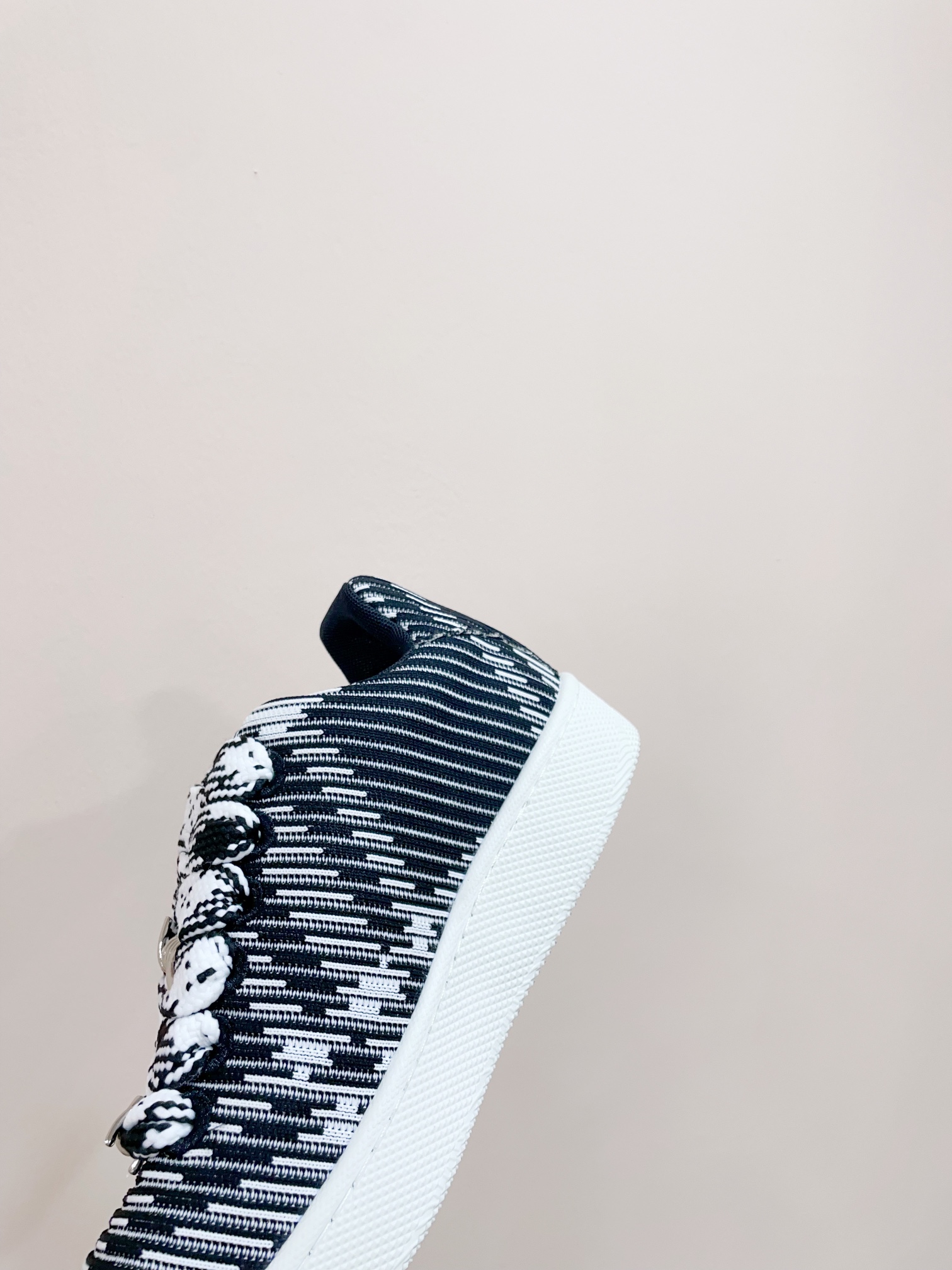 Burberr* 24-Year-Old Retrospect Shoegirls’ Sports Boards – 2024 Certification - 图片 7