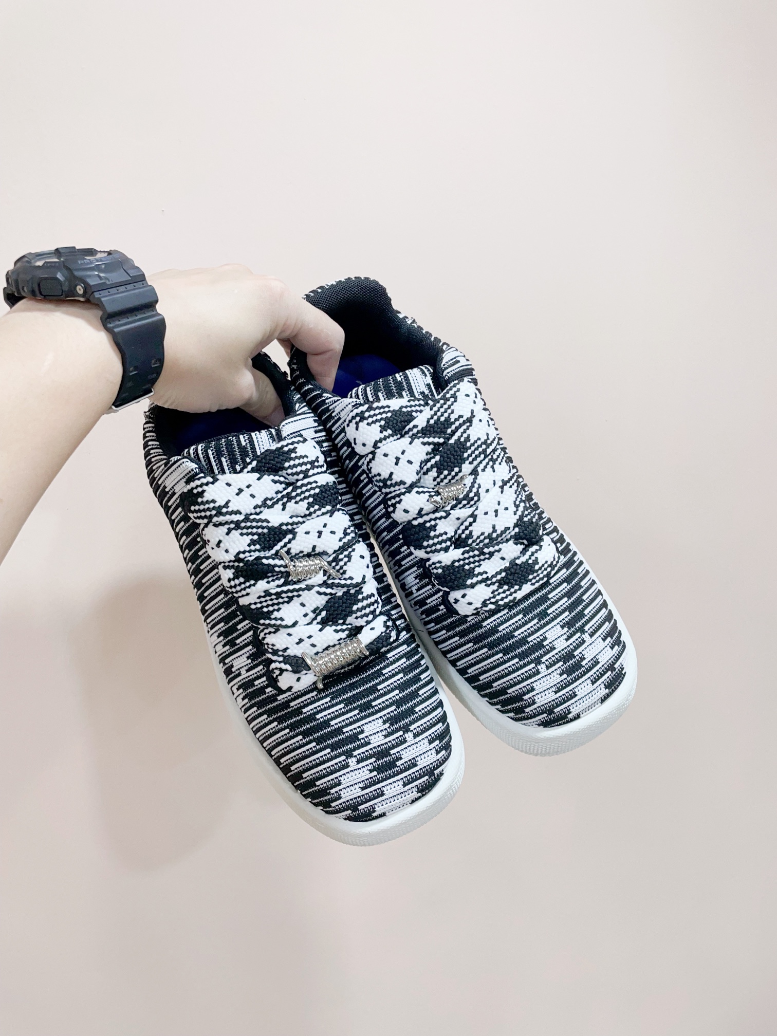 Burberr* 24-Year-Old Retrospect Shoegirls’ Sports Boards – 2024 Certification - 图片 4