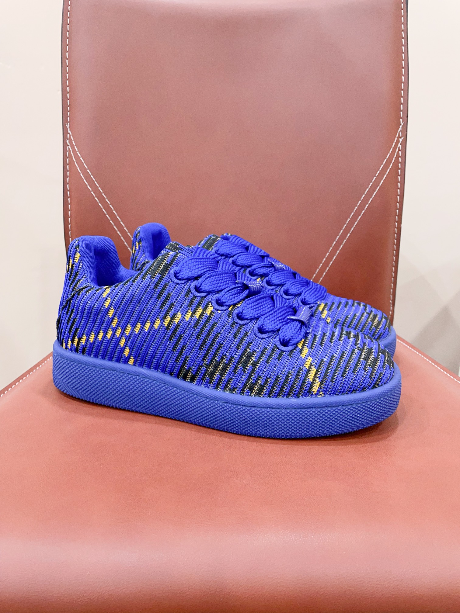 Burberr* 24-Year-Old Retrospect Shoegirls’ Sports Boards – Certified 2024, P750 - 图片 1