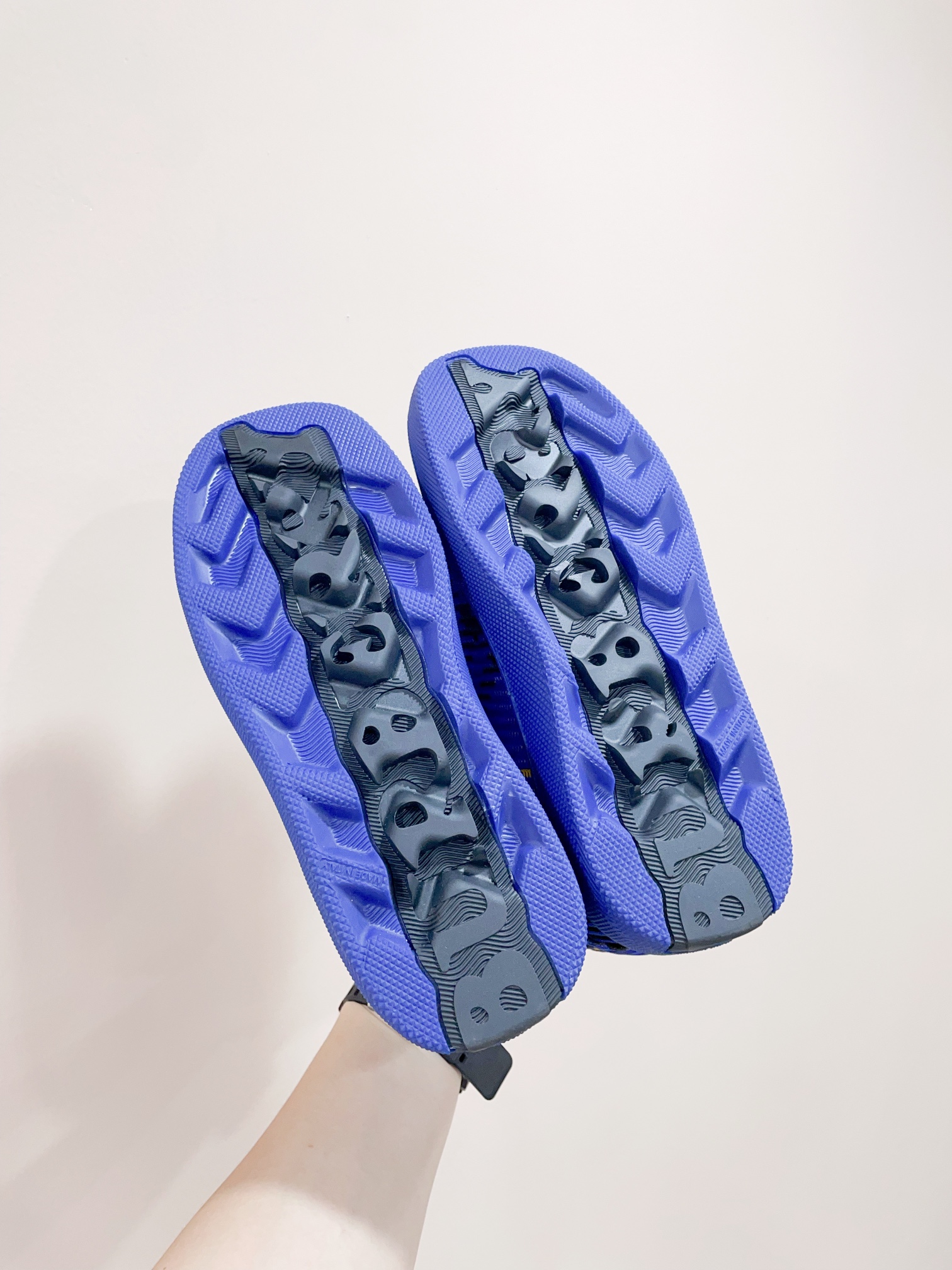 Burberr* 24-Year-Old Retrospect Shoegirls’ Sports Boards – Certified 2024, P750 - 图片 9