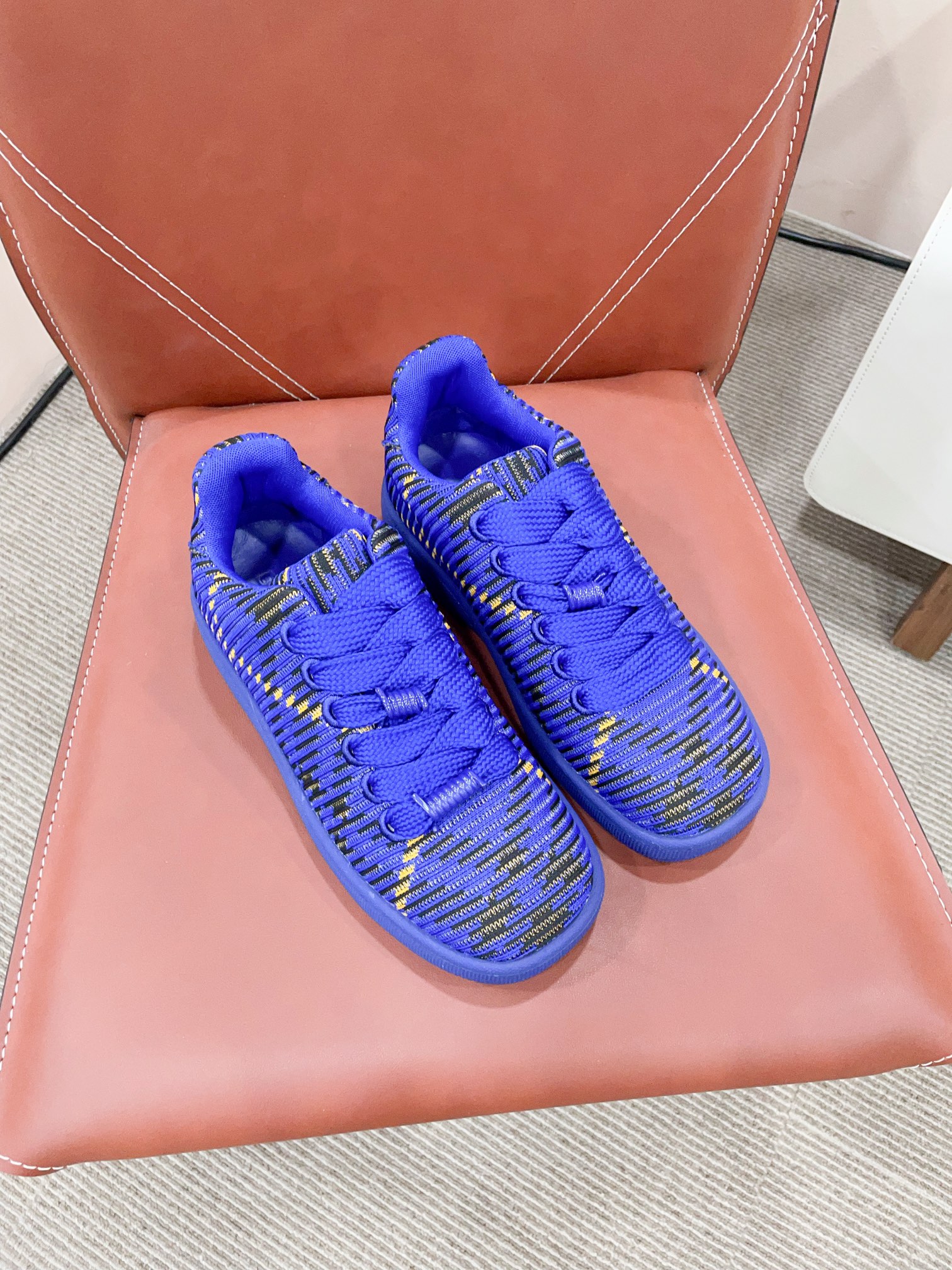 Burberr* 24-Year-Old Retrospect Shoegirls’ Sports Boards – Certified 2024, P750 - 图片 2