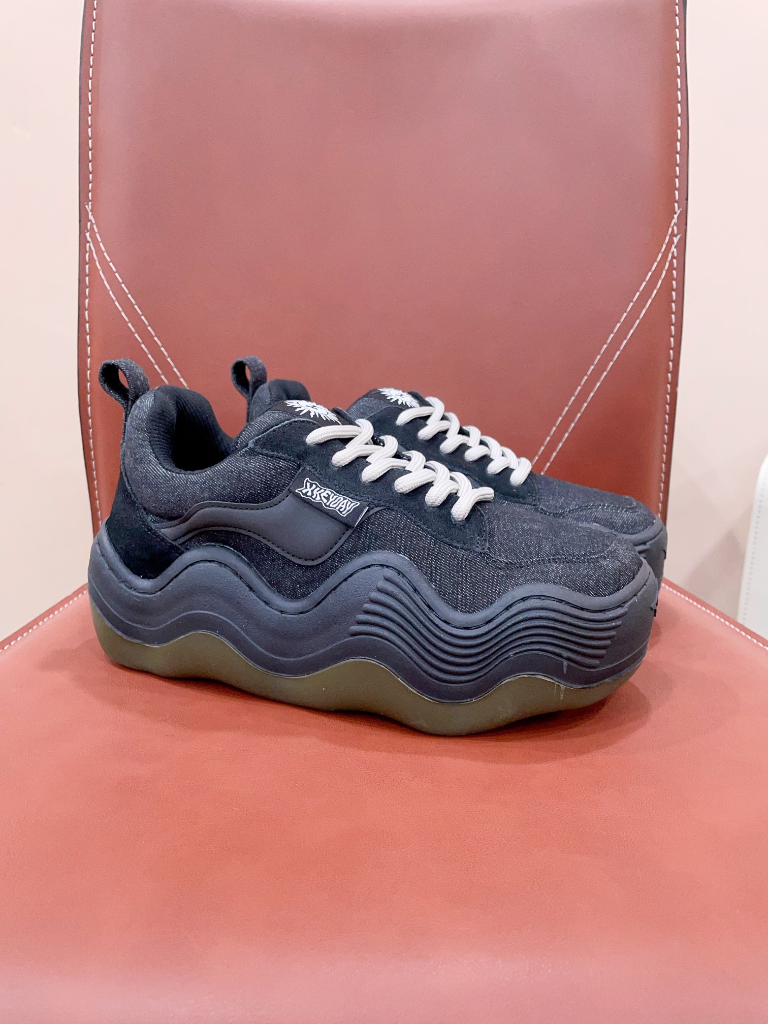 HEYDA Unveils 2024’s Trendy Canvas Shoes with Unique Features and Affordable Price