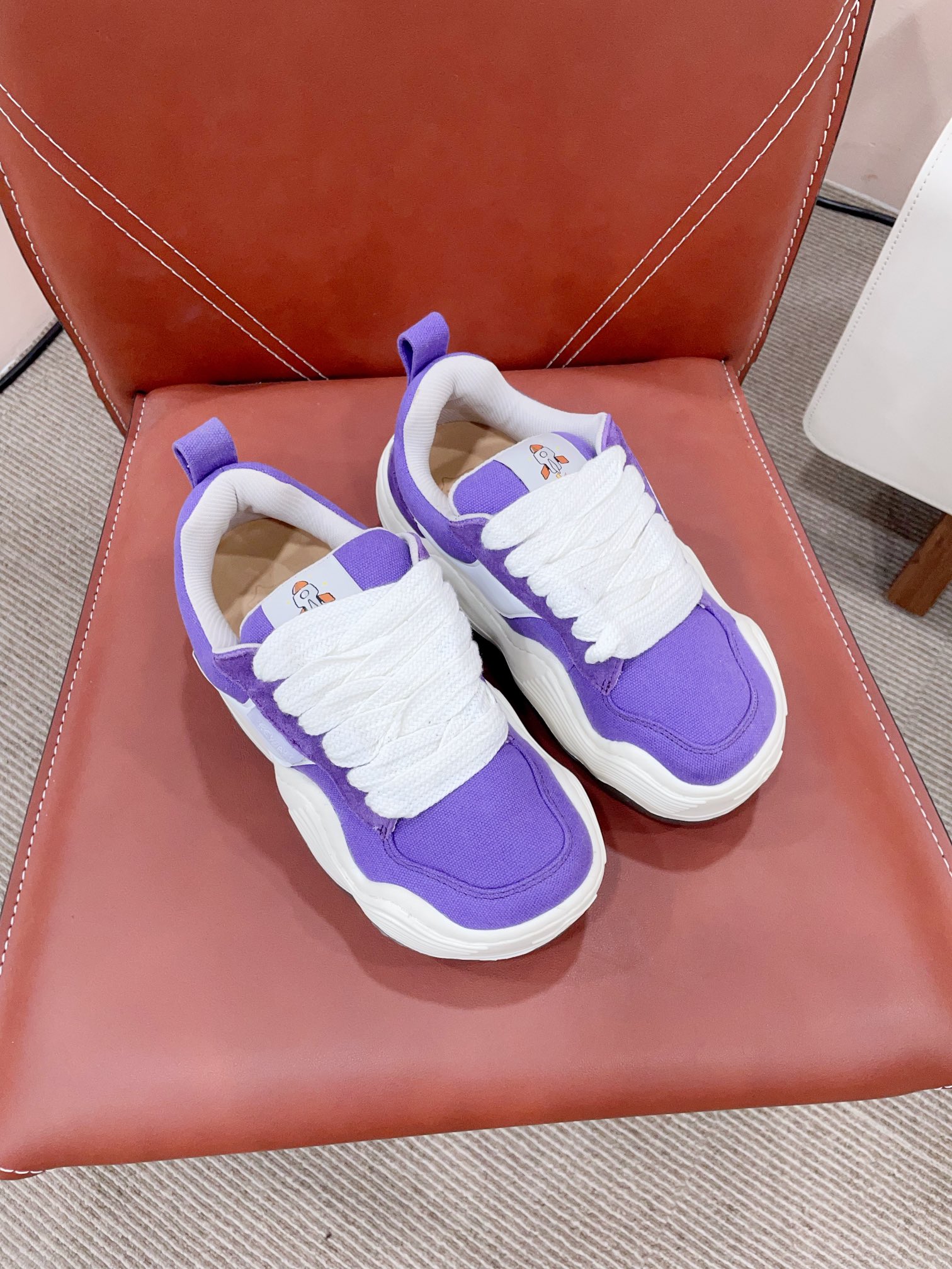 HEYDA Unveils 2024’s New Canvas Sneakers with Unique Design and Comfort - 图片 2