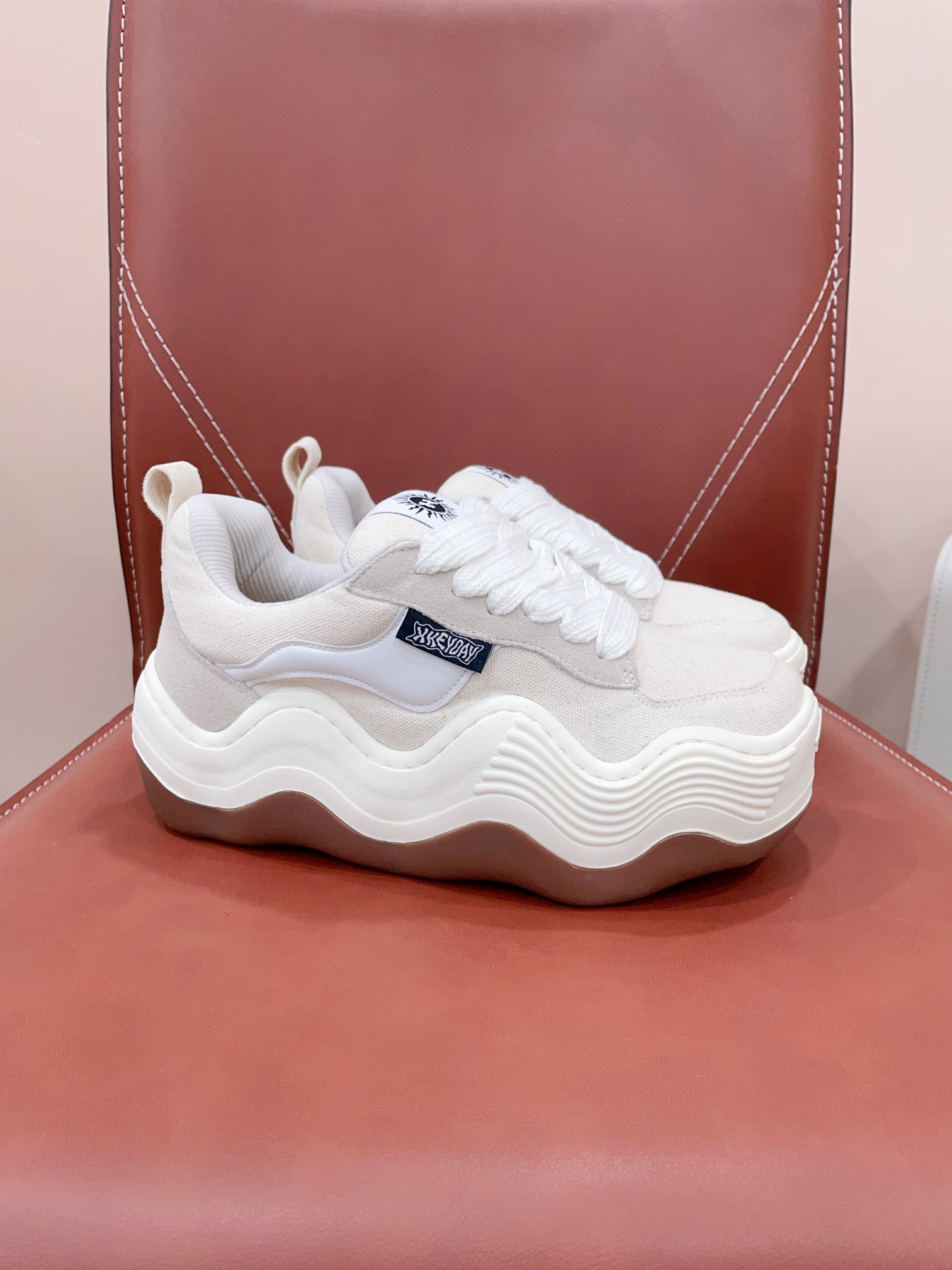HEYDA Unveils 2024’s New Canvas Shoes with Wave Soles and High Comfort