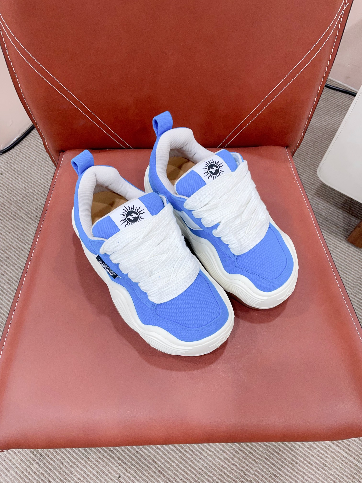 HEYDA Unveils 2024’s New Canvas Sneakers with Wave Soles for Superstar Comfort - 图片 2
