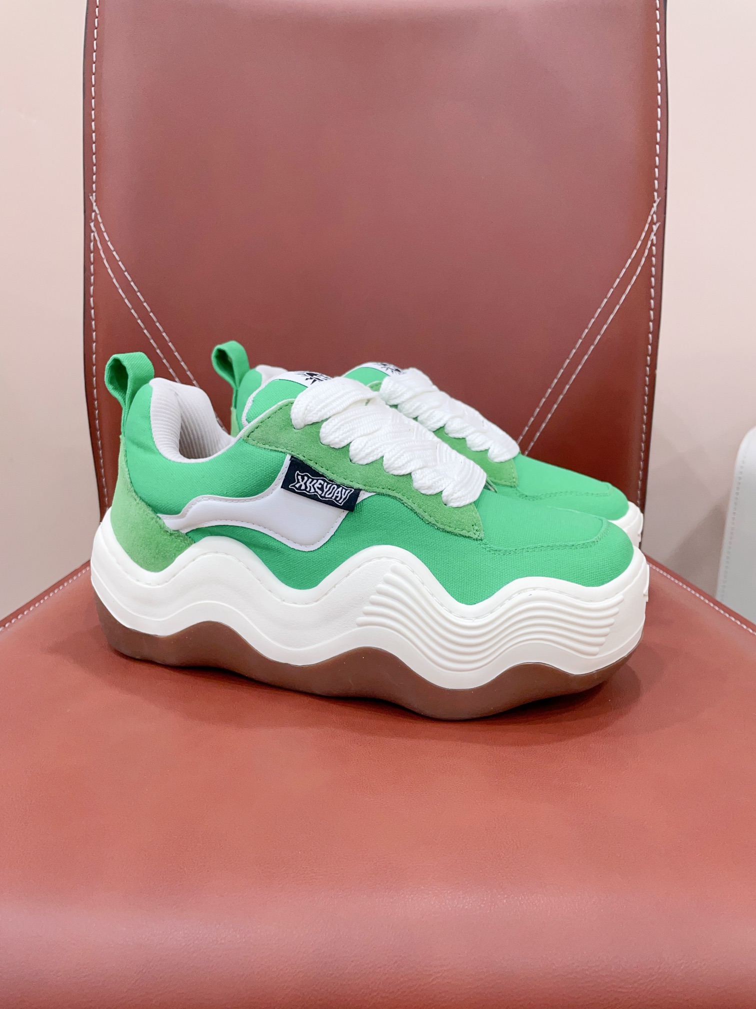 HEYDA Unveils 2024’s New Canvas Sneakers with Original Design and Comfort Technology