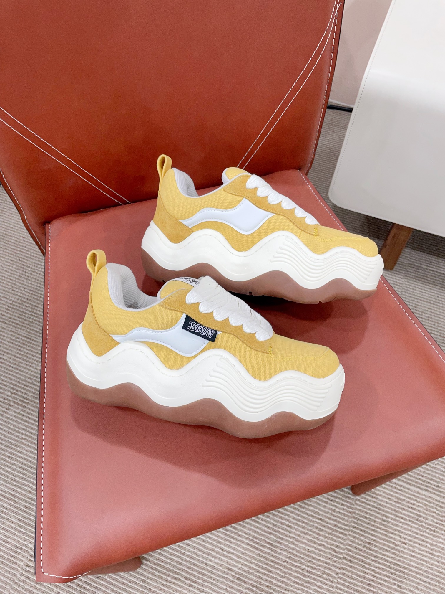 HEYDA Certified 2024’s New Canvas Shoes with Wave Sole and Imported Materials - 图片 3