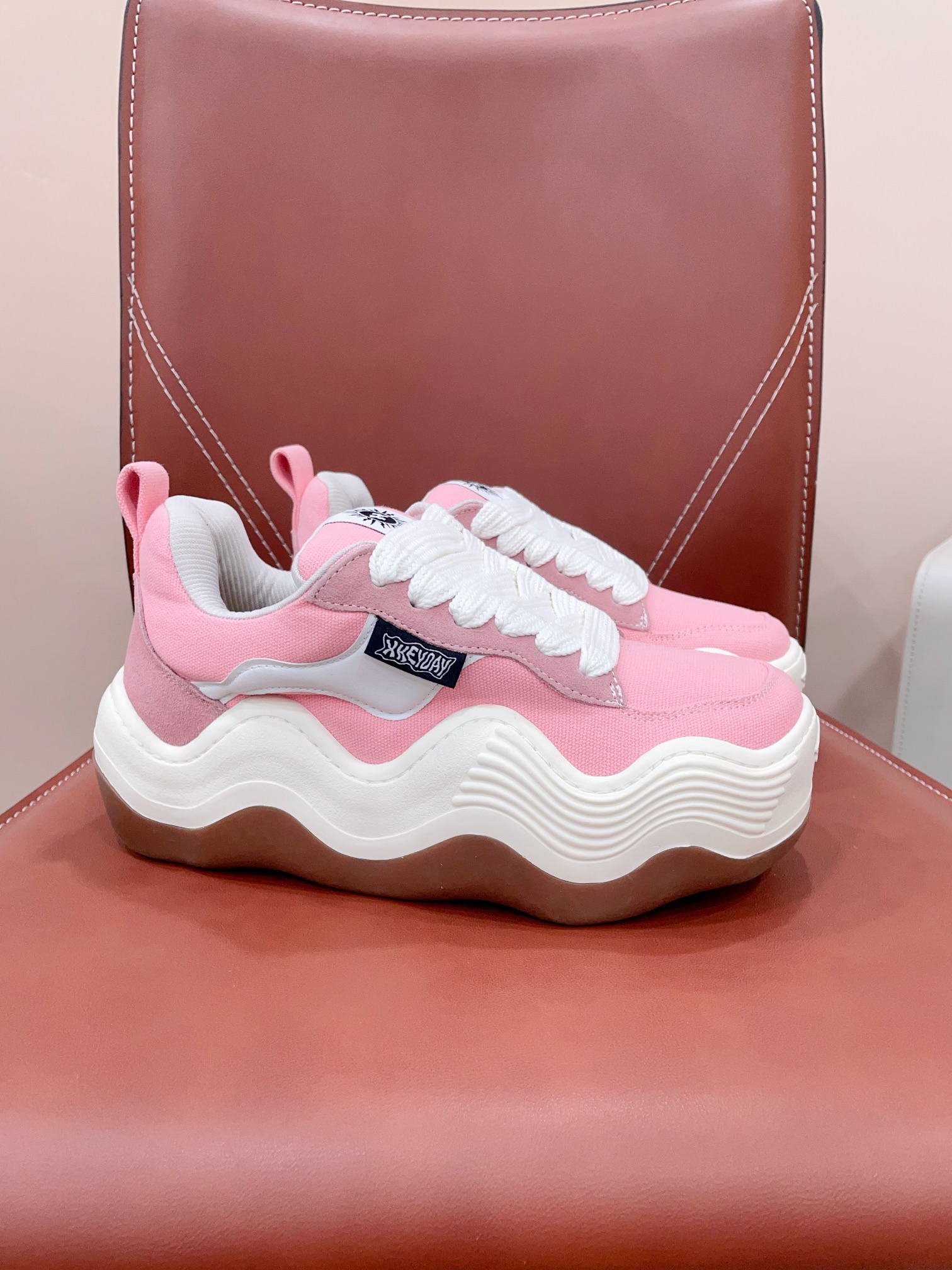 HEYDA Unveils 2024’s New Canvas Sneakers with Wave Soles at Best Value