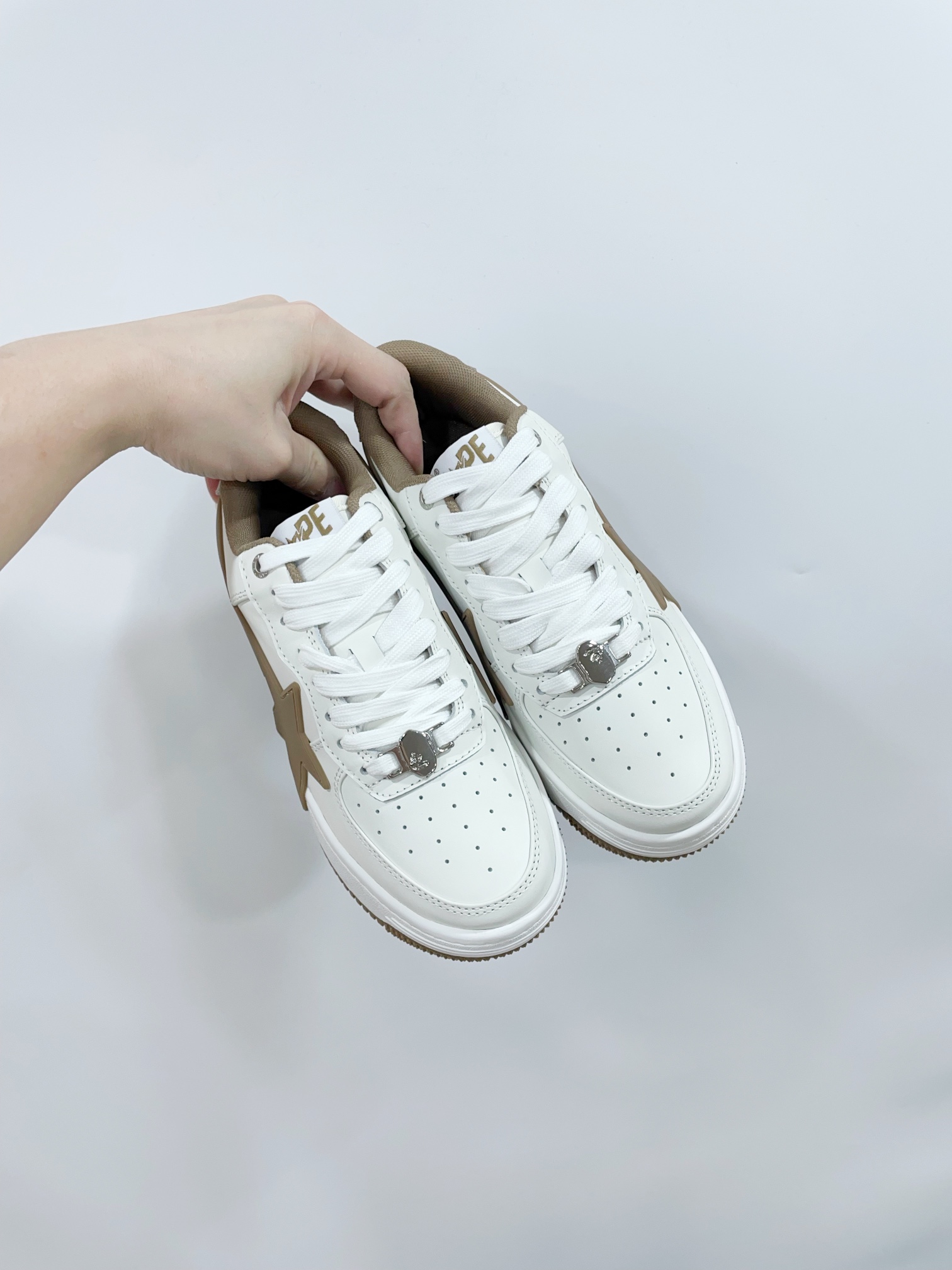 A BATHING APE Sneakers: Classic Models with Great Colors and Value - 图片 8